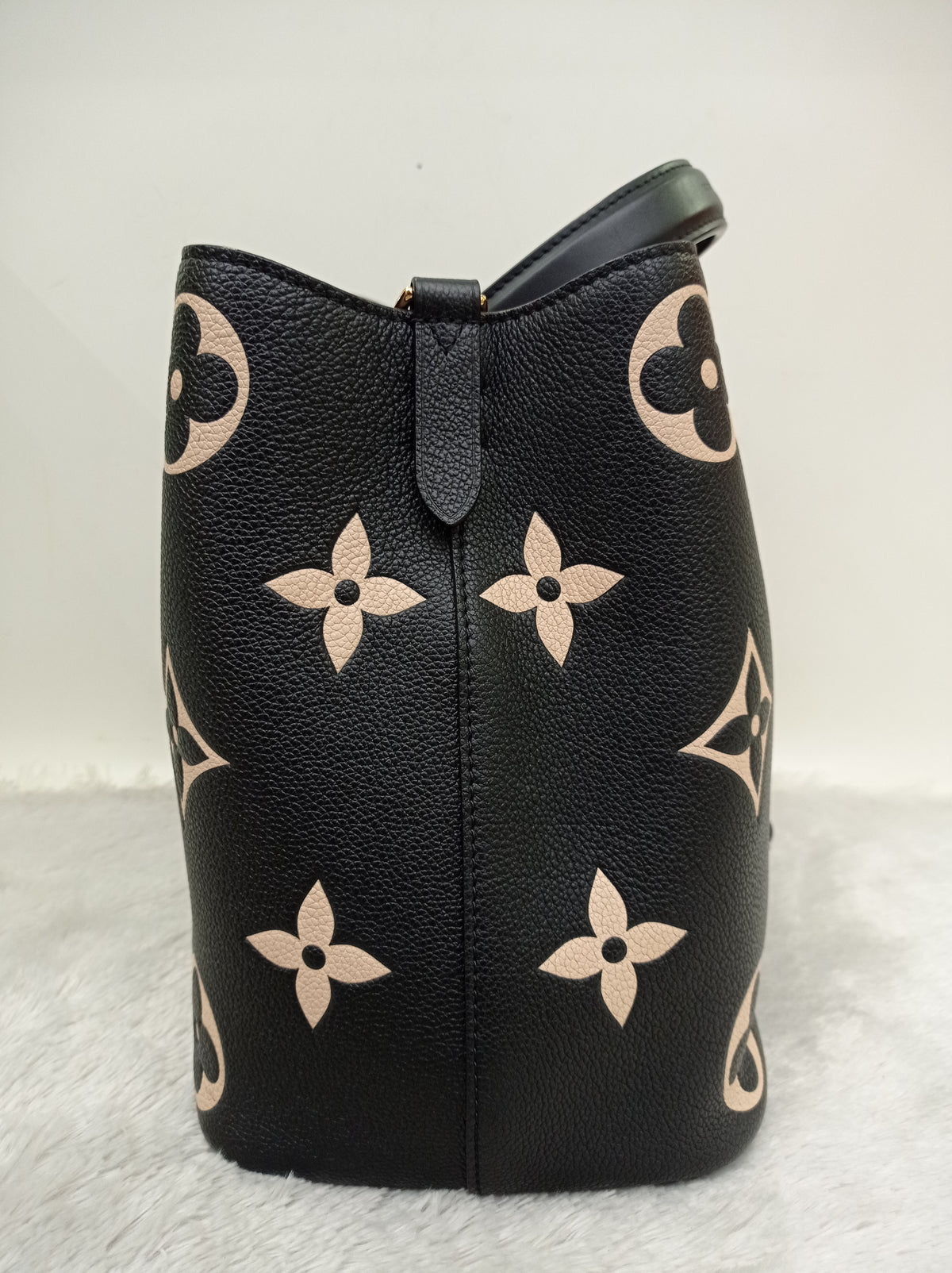 LV Neo Noe MM Monogram Empreinte Noir Creme (CHIP)