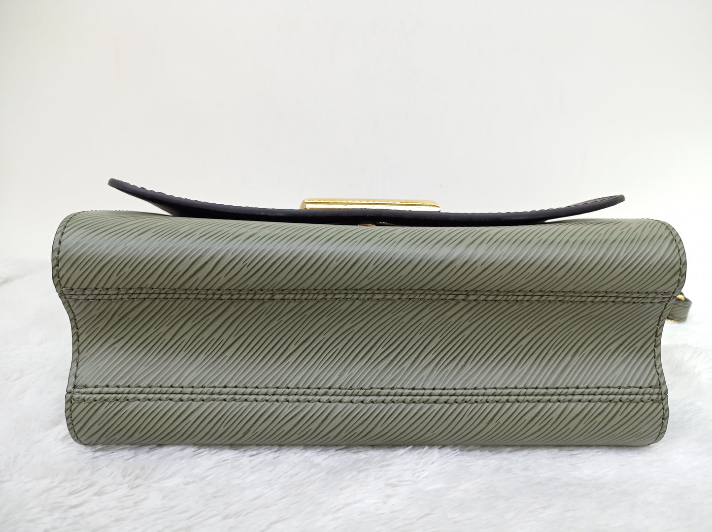 LV Twist MM Monogram Kabuki