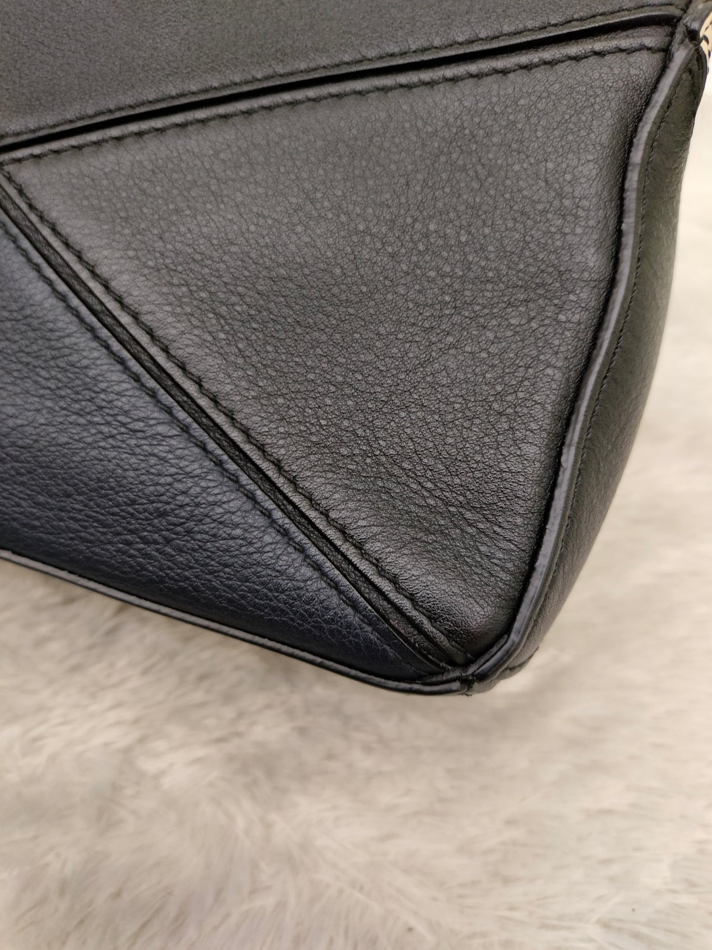 Loewe Puzzle Mini Black Angora GHW 2021