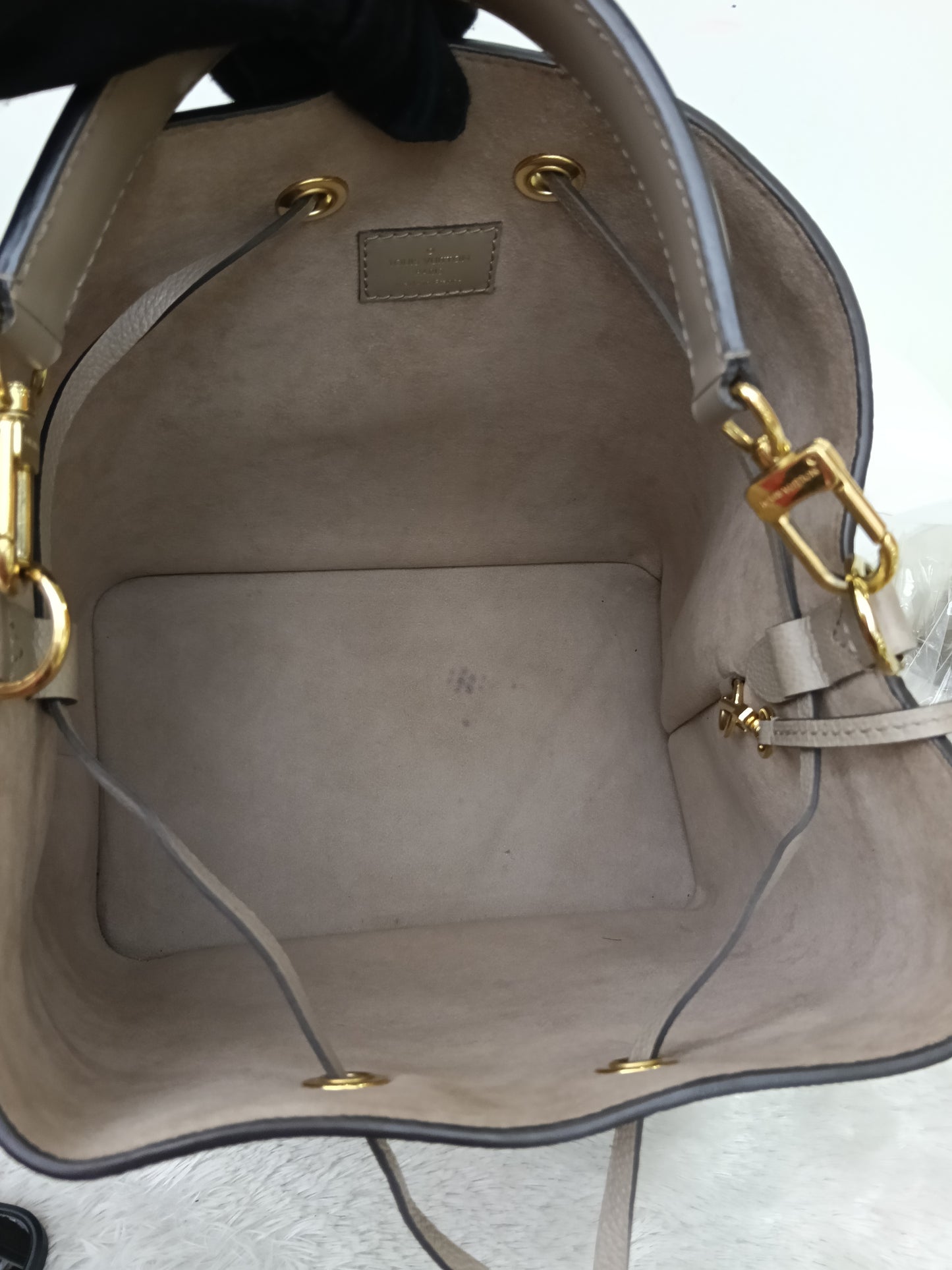 LV Neo Noe MM Monogram Empreinte Tourterelle Creme (CHIP)