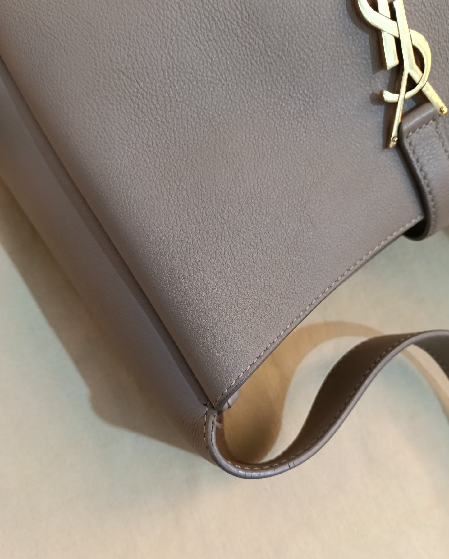 YsL Le 5 A7 Supple Small Calfskin Dusty Grey GHW 2023