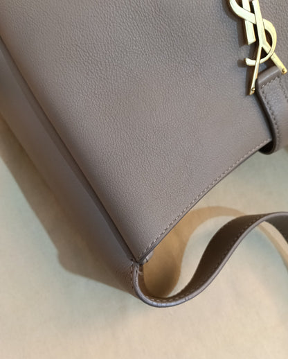 YsL Le 5 A7 Supple Small Calfskin Dusty Grey GHW 2023