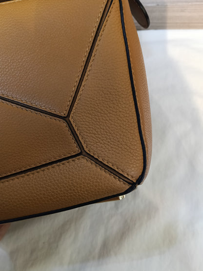Loewe Puzzle Medium Grained Caramel GHW 2020