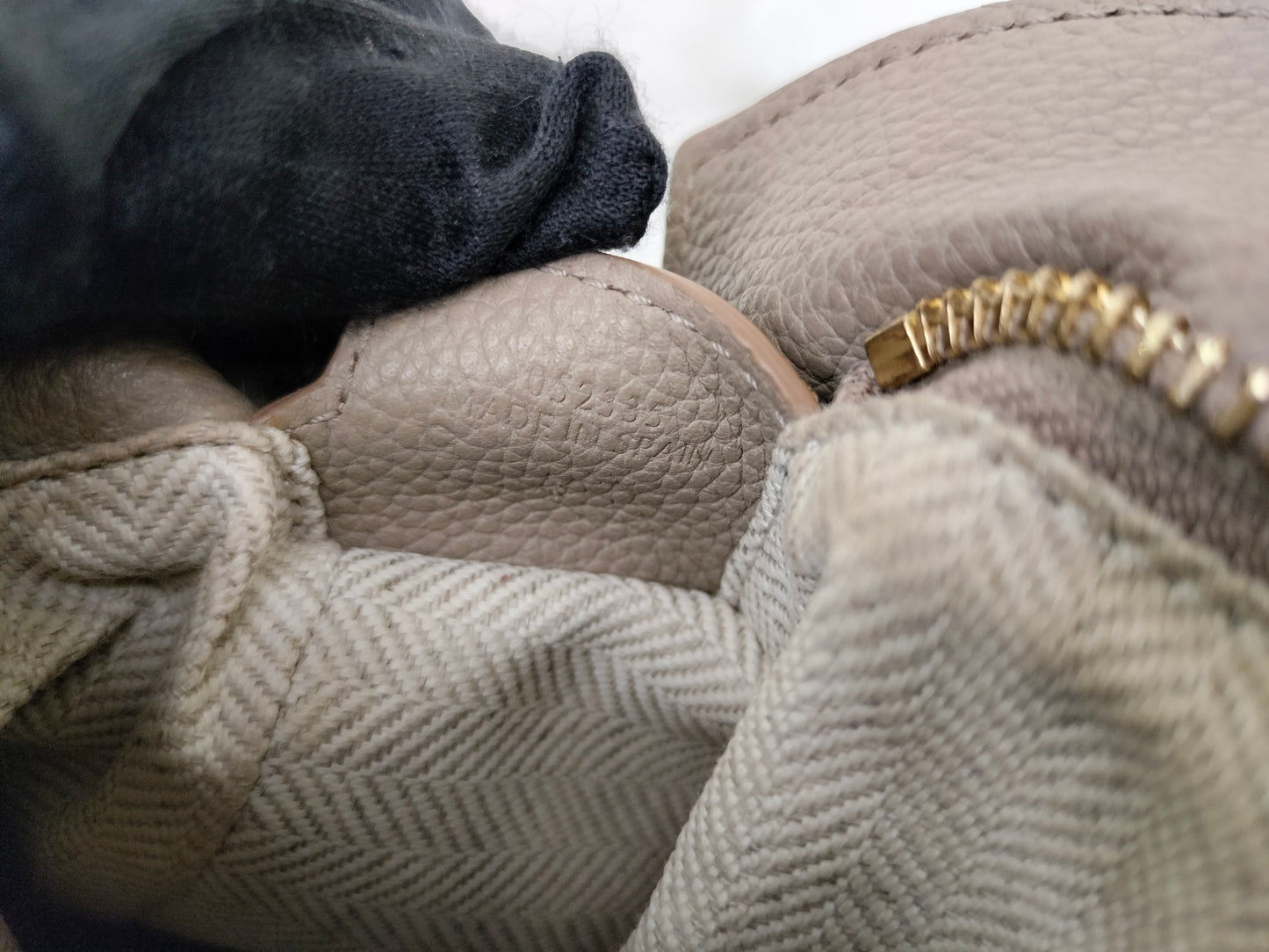 Loewe Puzzle Small Edge Grained Sand GHW 2023