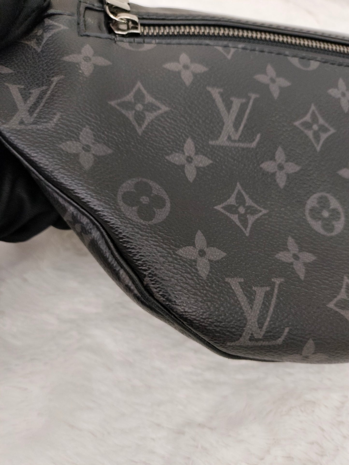 LV Discovery Bumbag Monogram Eclipse 2019