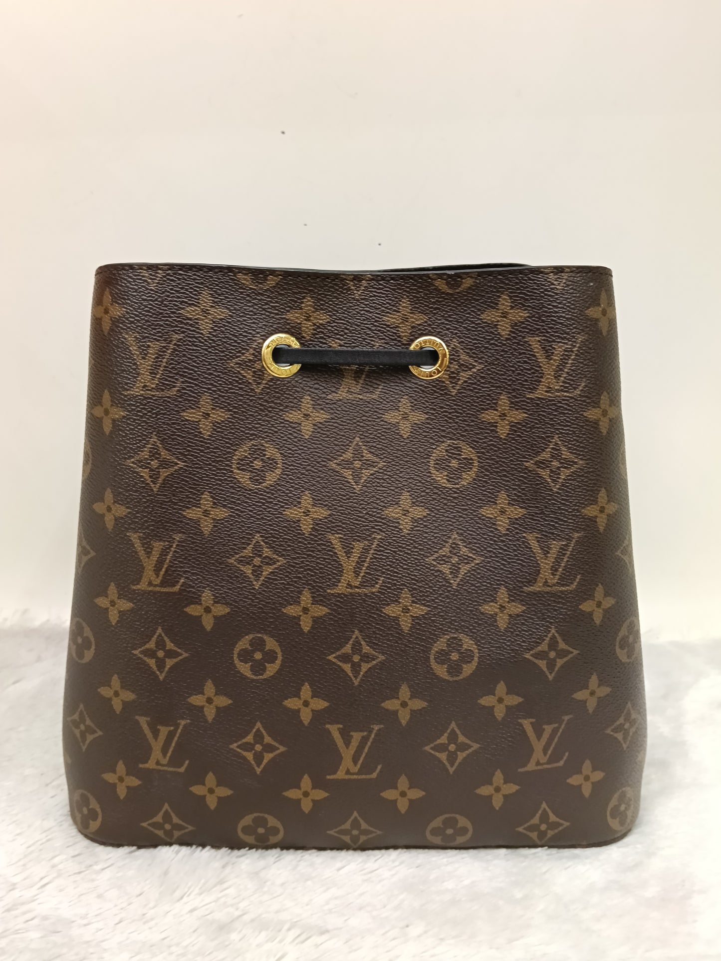 LV Neo Noe MM Monogram Noir (CHIP)