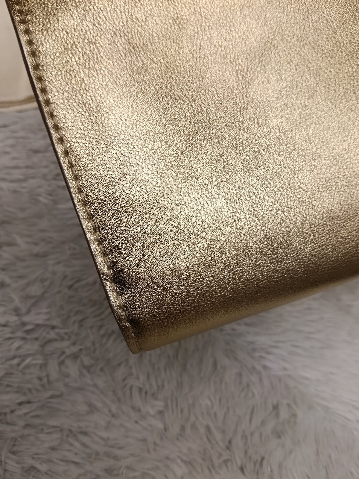 LV Pouch Louise EW Cuir Dore 2015