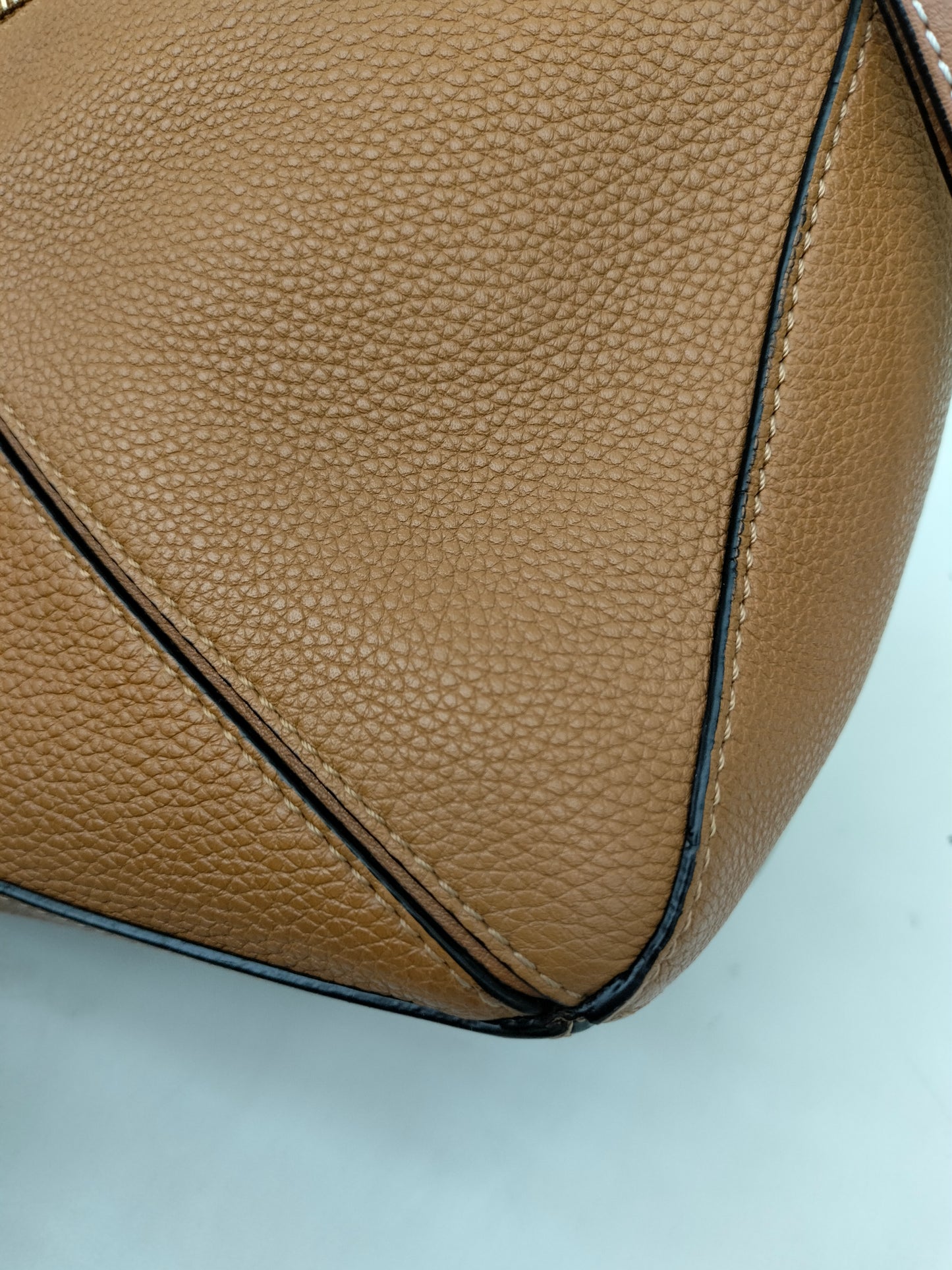 Loewe Puzzle Medium Grained Light Caramel GHW 2018