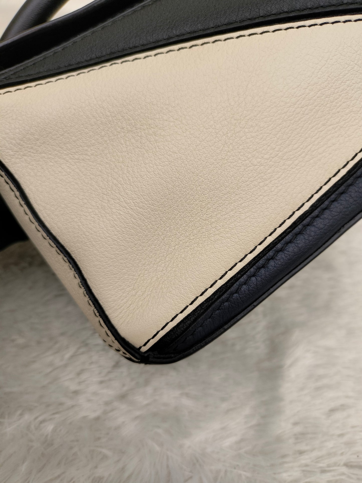 Loewe Puzzle Mini Black Angora GHW 2021