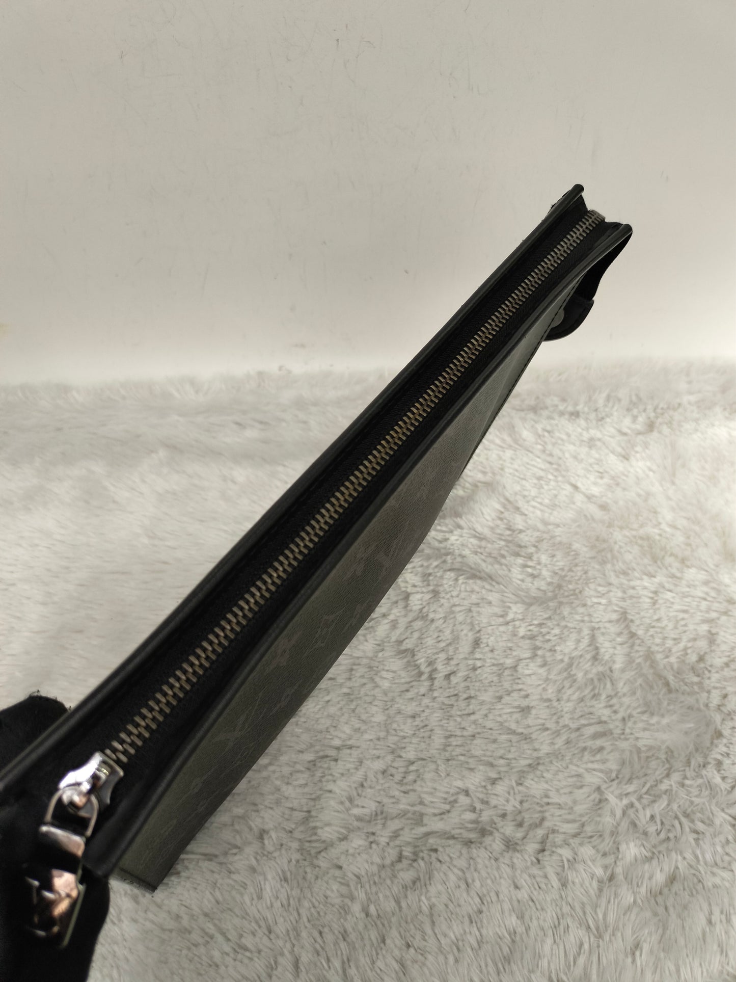 LV Pochette Voyage MM Monogram Eclipse (CHIP)