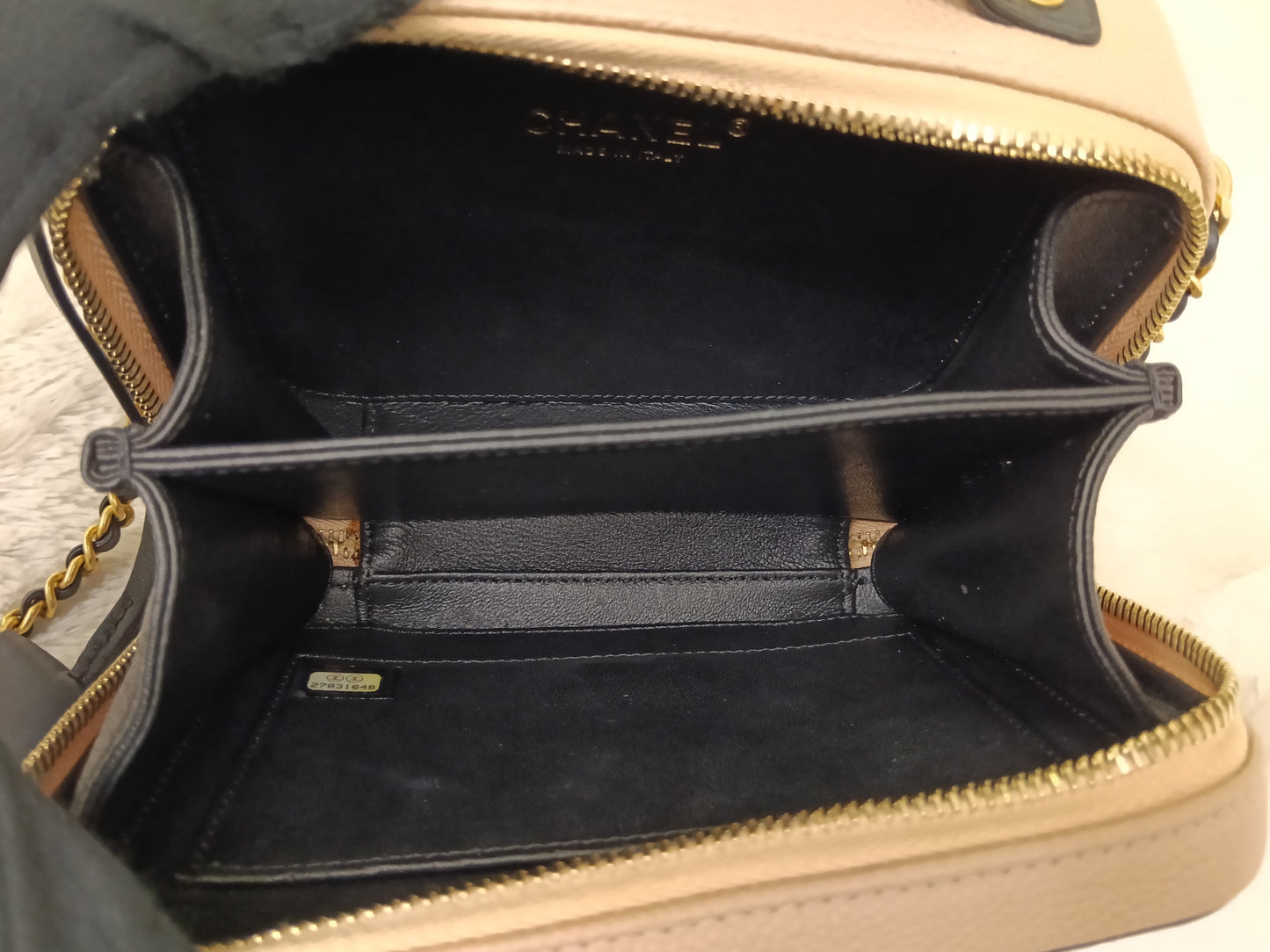 *Neverbeen Used* Chanel Filigree Vanity Case Small Caviar Beige Black GHW #27