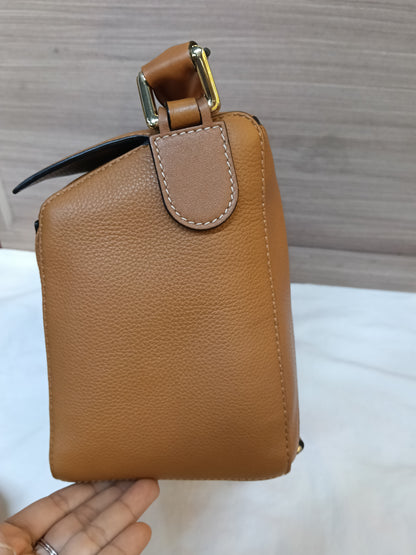 Loewe Puzzle Medium Grained Caramel GHW 2020