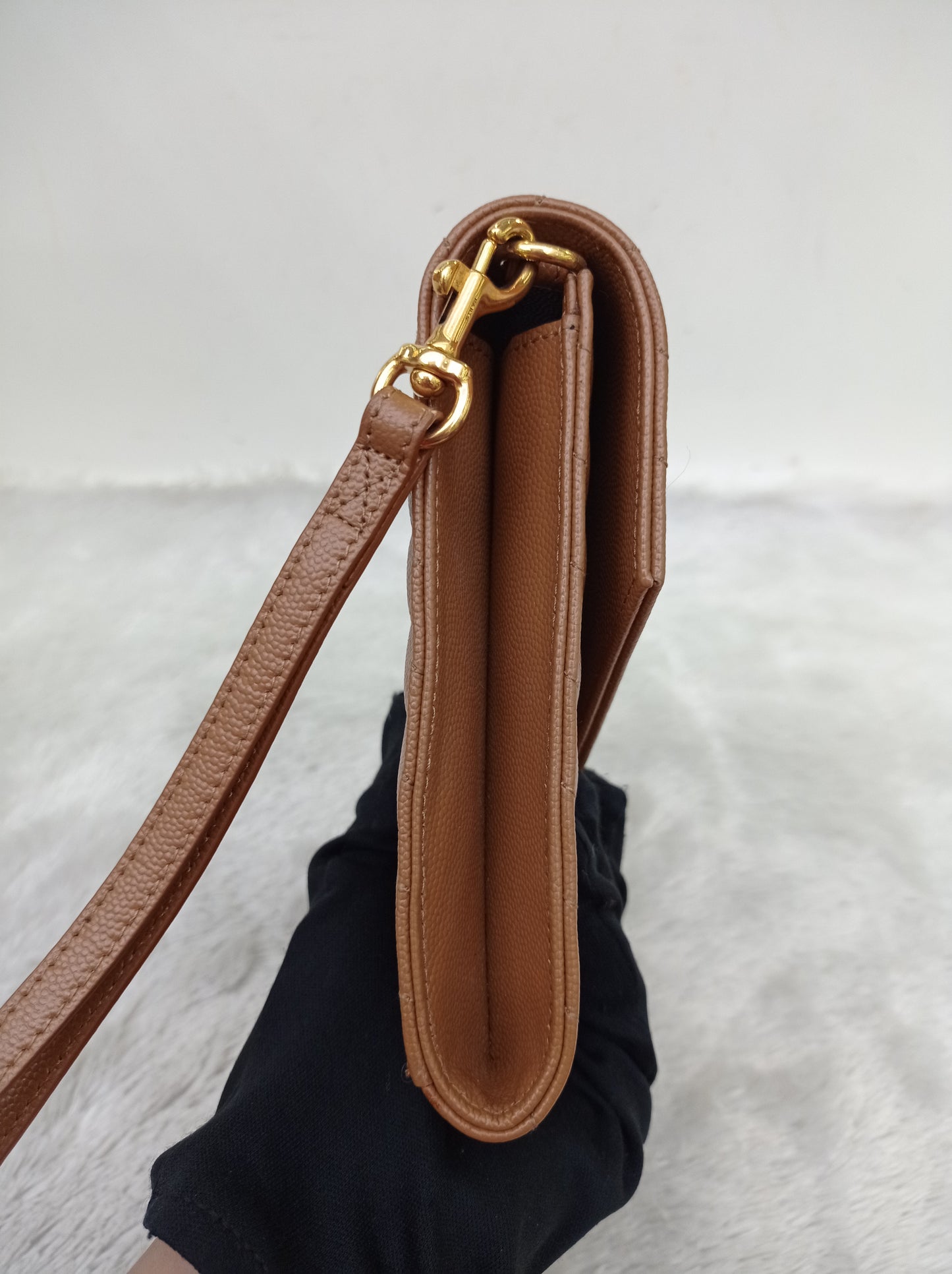 YsL Envelope Clutch Matelasse Monogramme Chevron Grained Dark Caramel GHW 2023