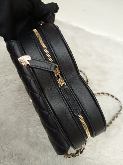 *NEW* Chanel 22S Large Heart Bag Lamb Black LGHW 2025 (CHIP)