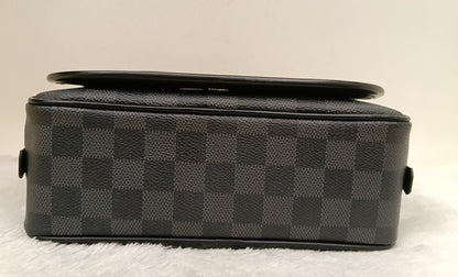LV Hanging Toiletry Kit Graphite 2013