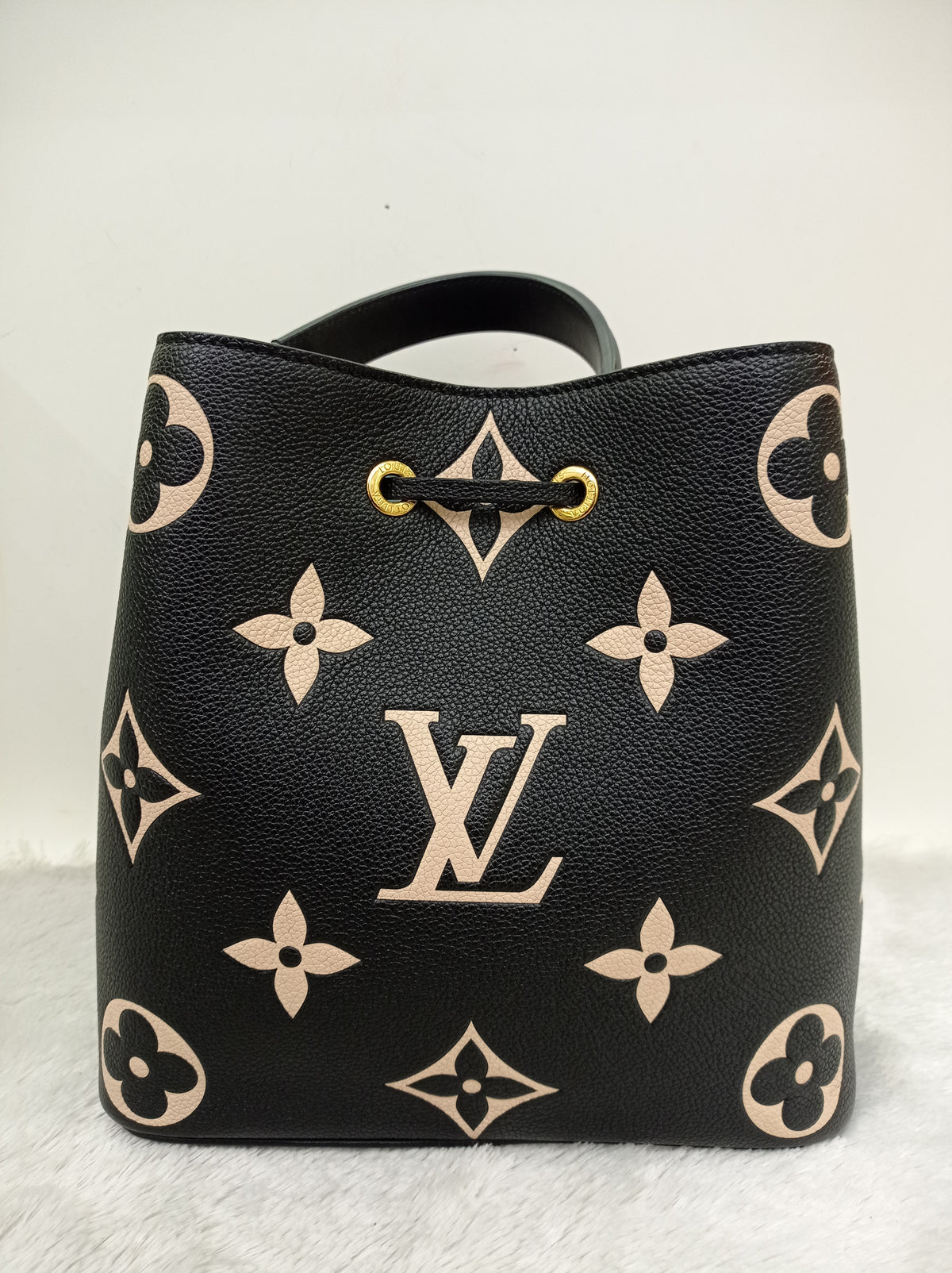 LV Neo Noe MM Monogram Empreinte Noir Creme (CHIP)