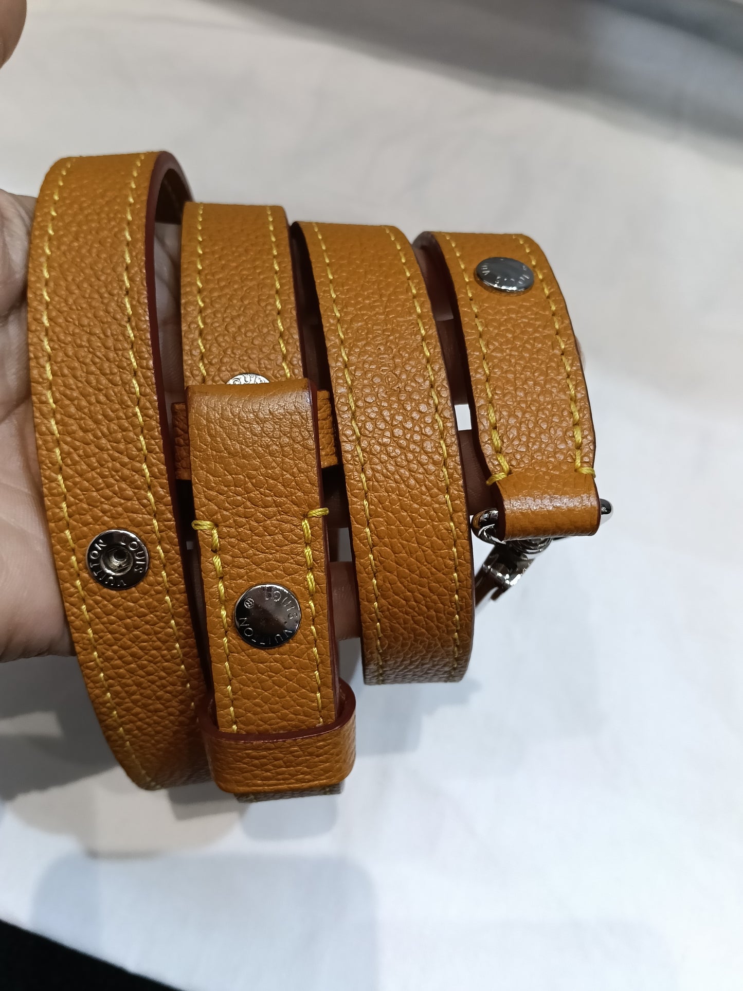 LV Buci NM Epi Gold Miel (CHIP)