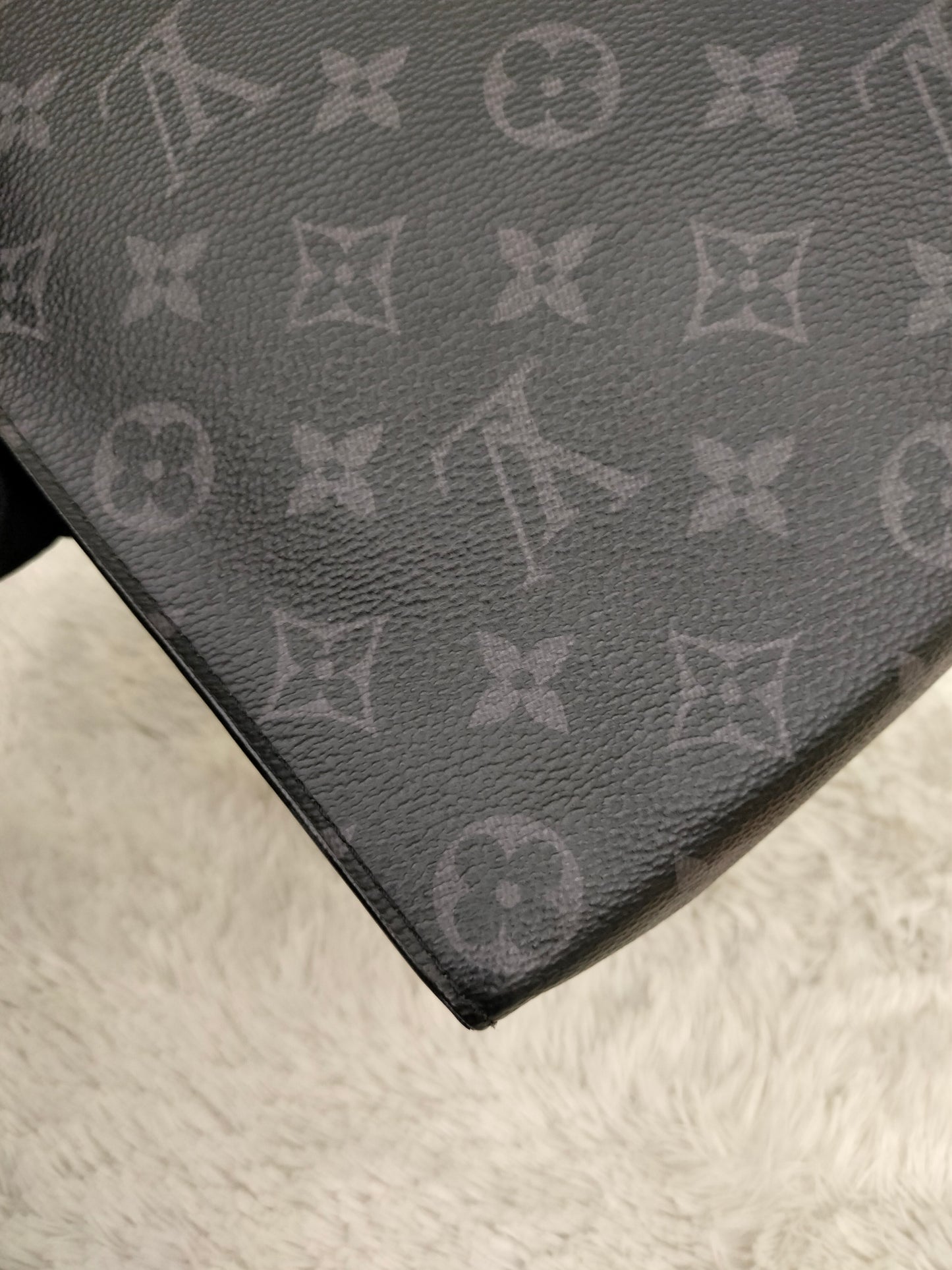 LV Pochette Voyage MM Monogram Eclipse (CHIP)
