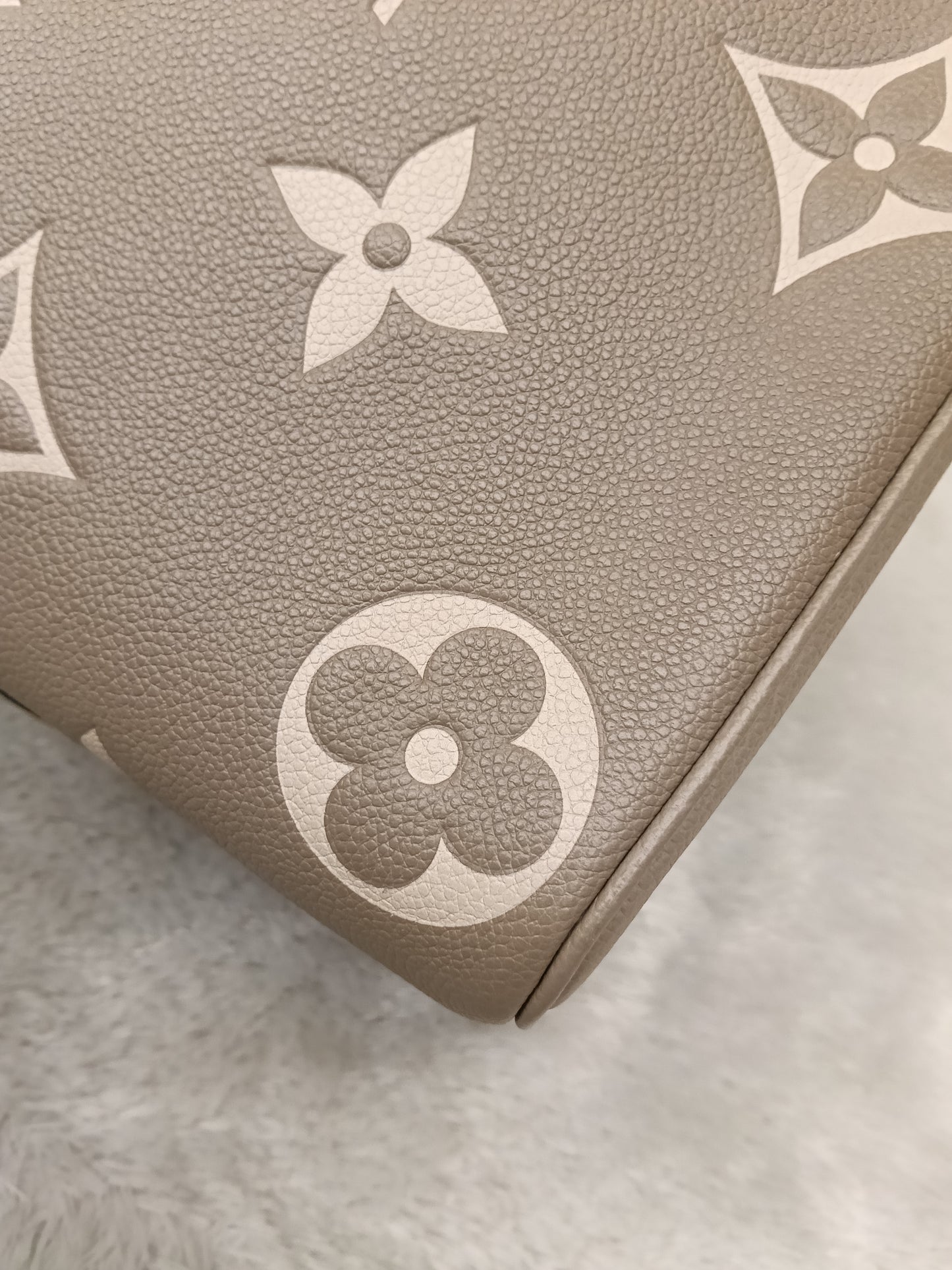 LV Neo Noe MM Monogram Empreinte Tourterelle Creme (CHIP)