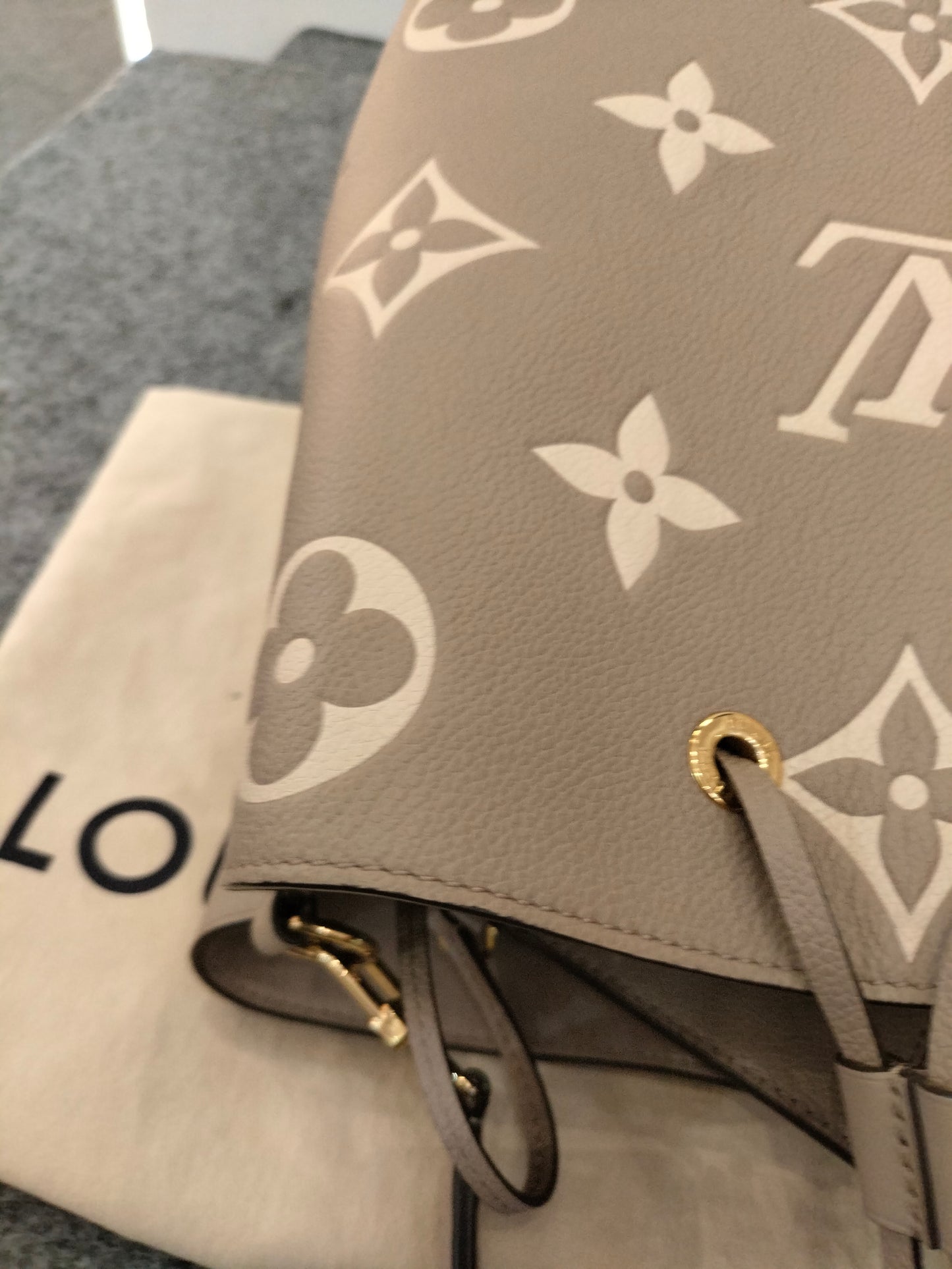 LV Neo Noe MM Tourterelle Creme (CHIP)