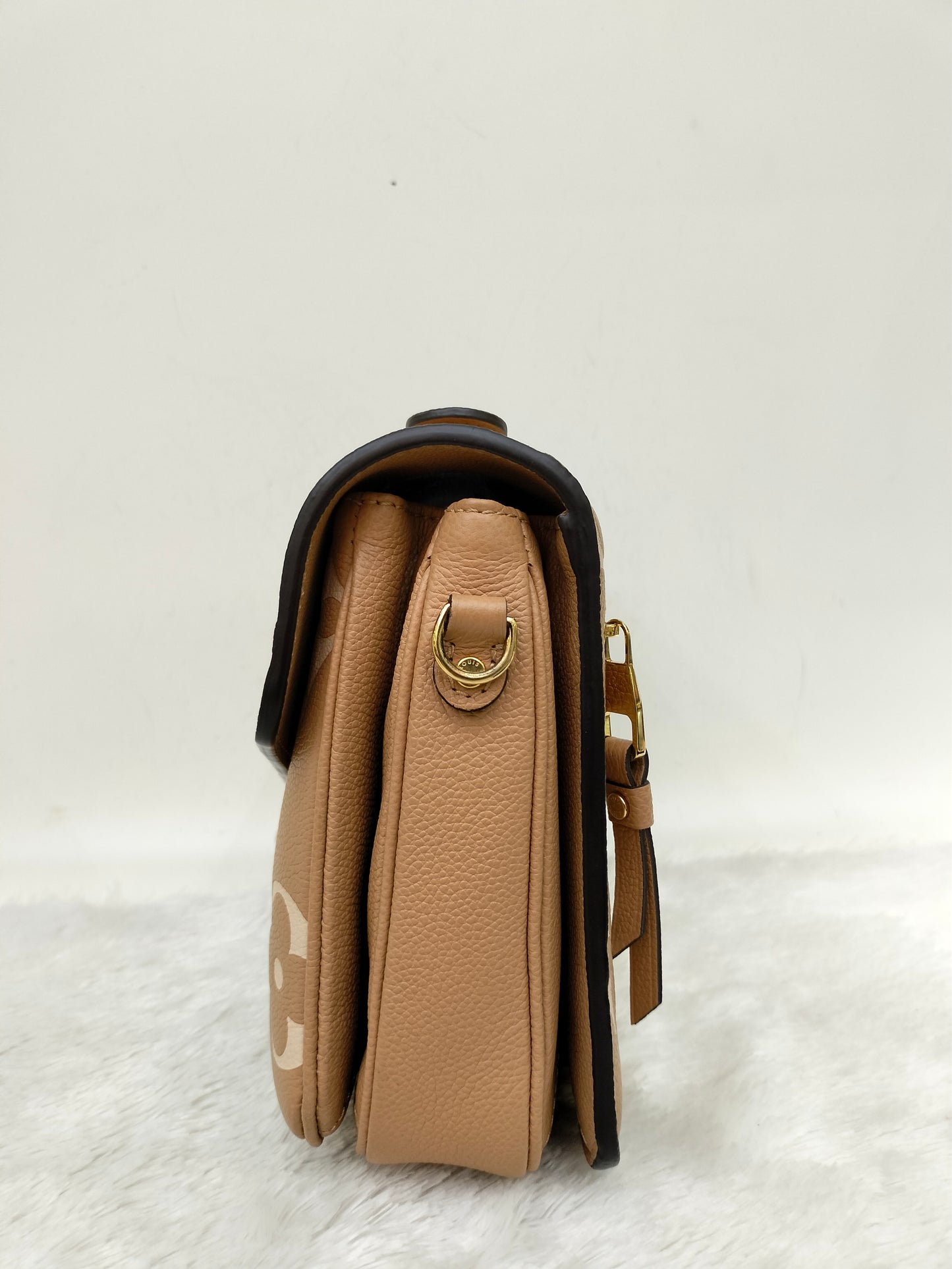 LV Metis MM Monogram Empreinte Arizona Creme 2022 (CHIP)
