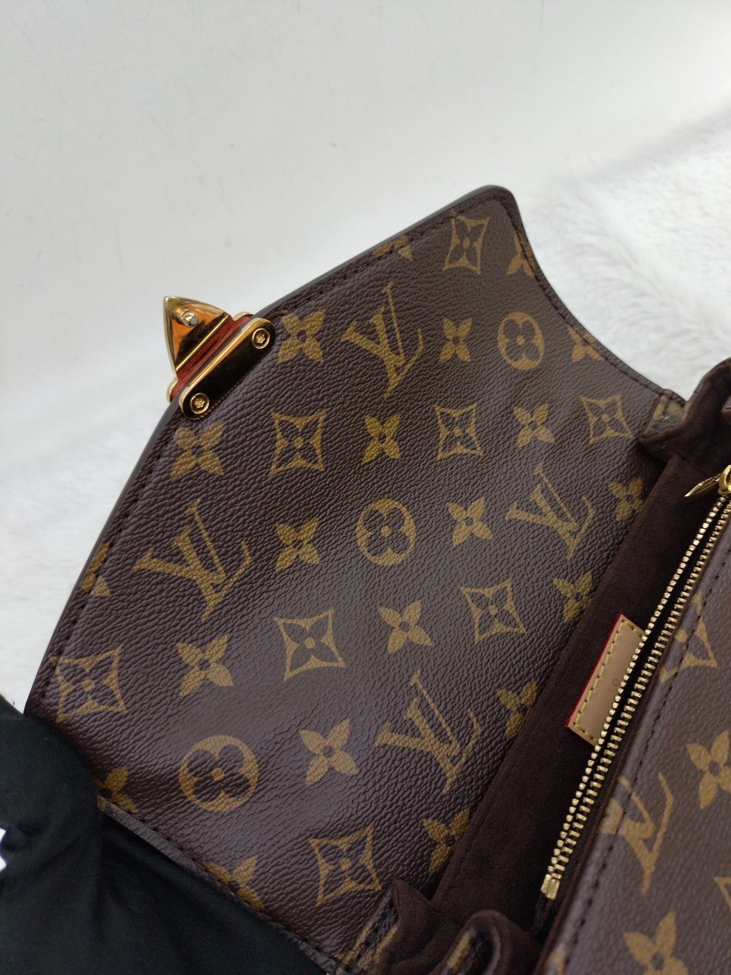 LV Pochette Metis East West Monogram 2023 (CHIP)