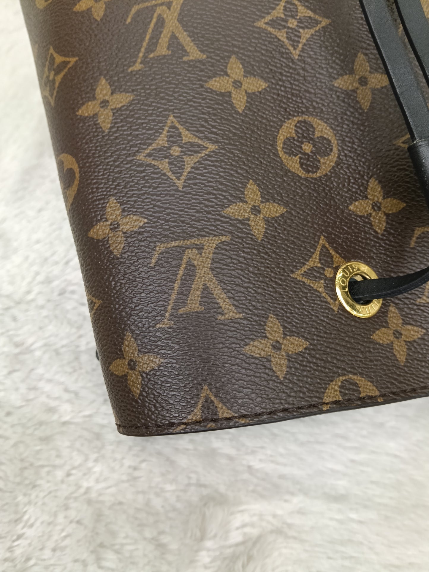 LV Neo Noe MM Monogram Noir (CHIP)