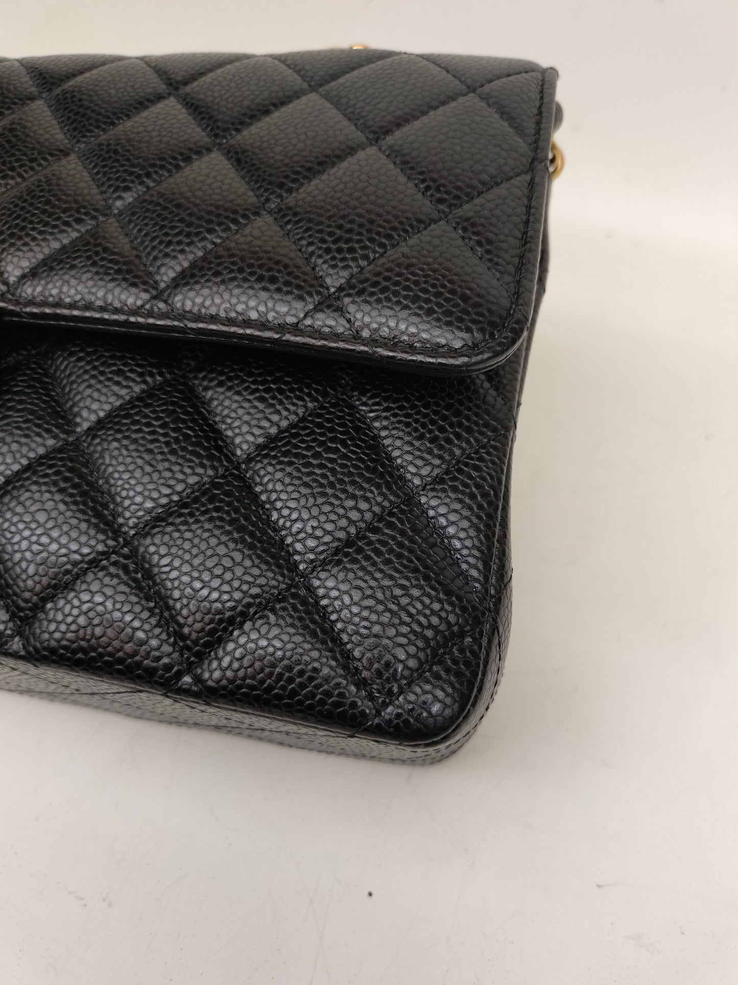 Chanel Medium Caviar Black GHW DF (CHIP)