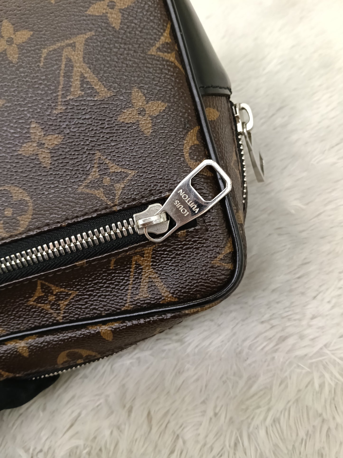 LV Kasai Clutch Monogram Macassar 2019