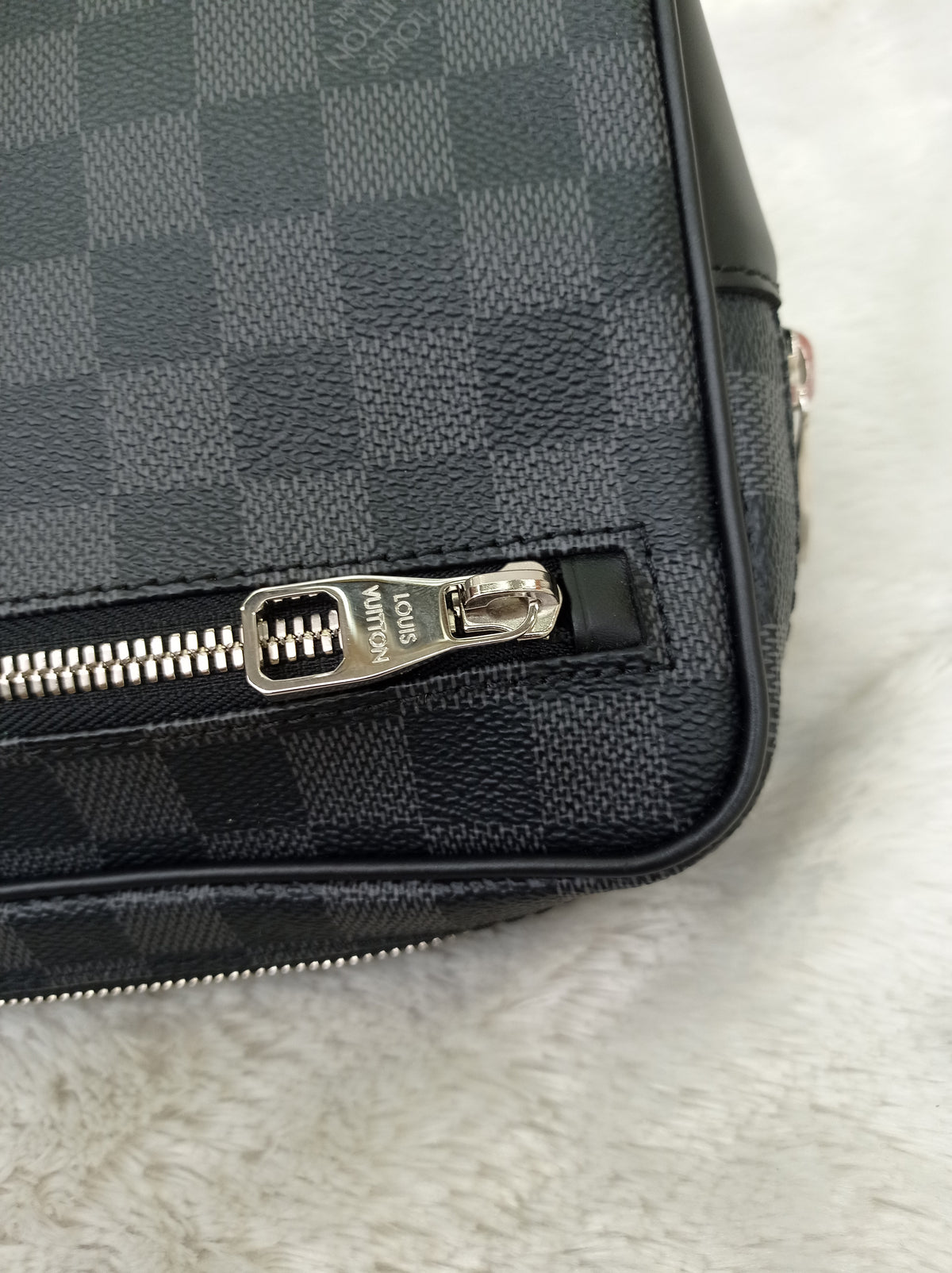 LV Kasai Clutch Graphite 2018