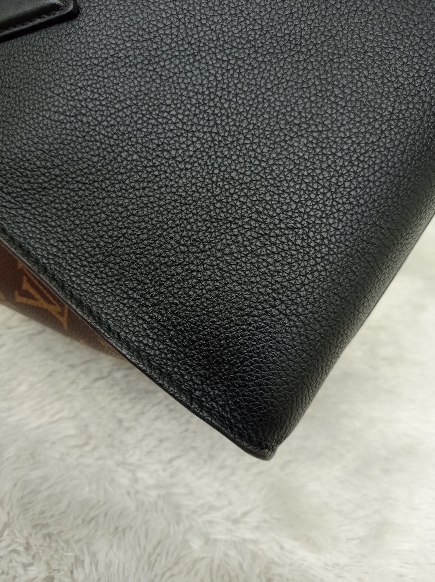LV On My Side MM Monogram Grained Noir Brown 2019