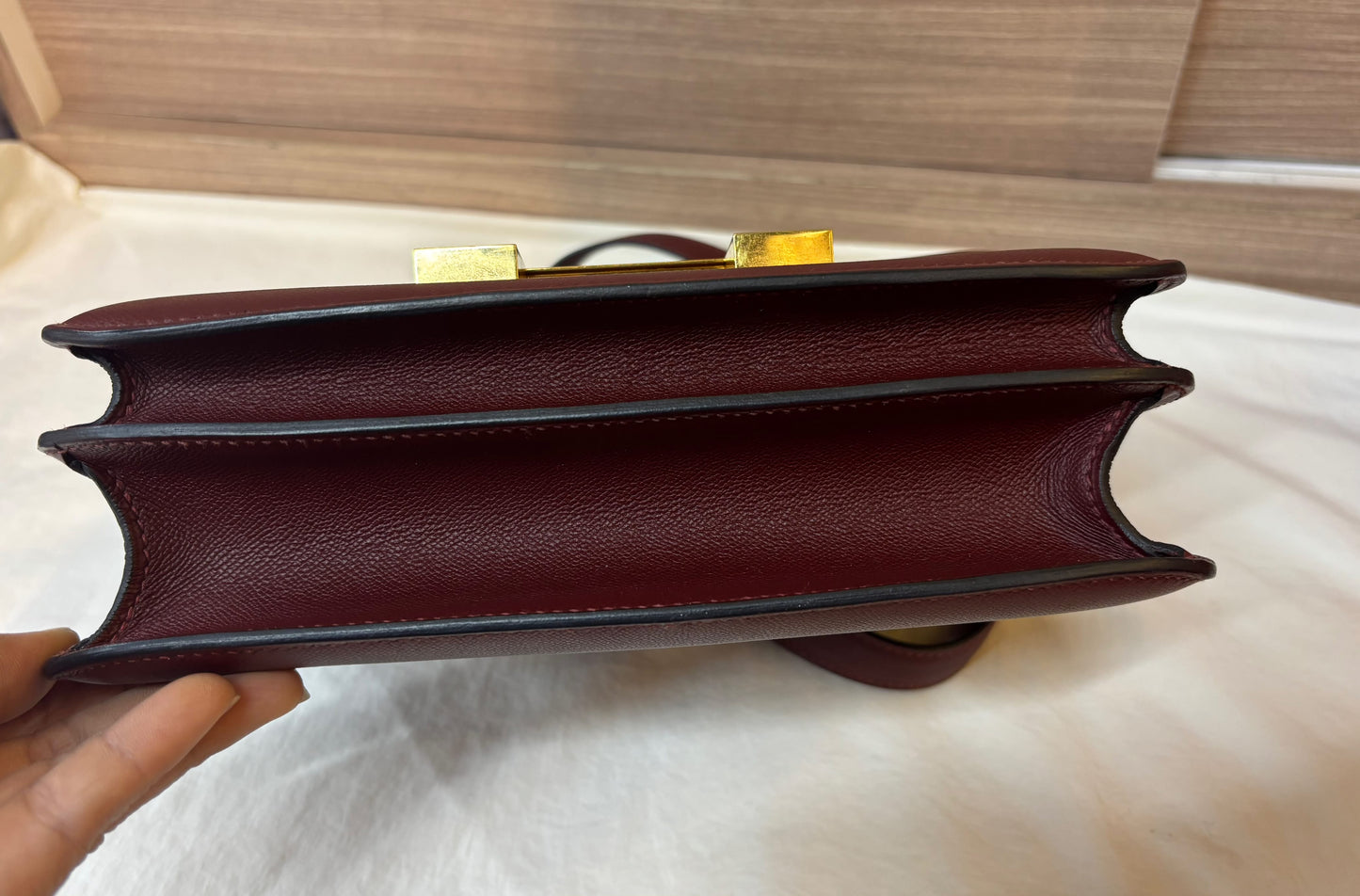Constance 24 Epsom Bordeaux GHW #Y