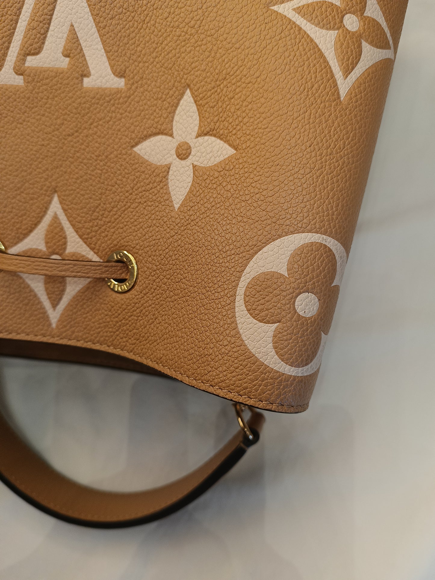 LV Neo Noe Monogram Empreinte Giant Arizona Beige (CHIP)