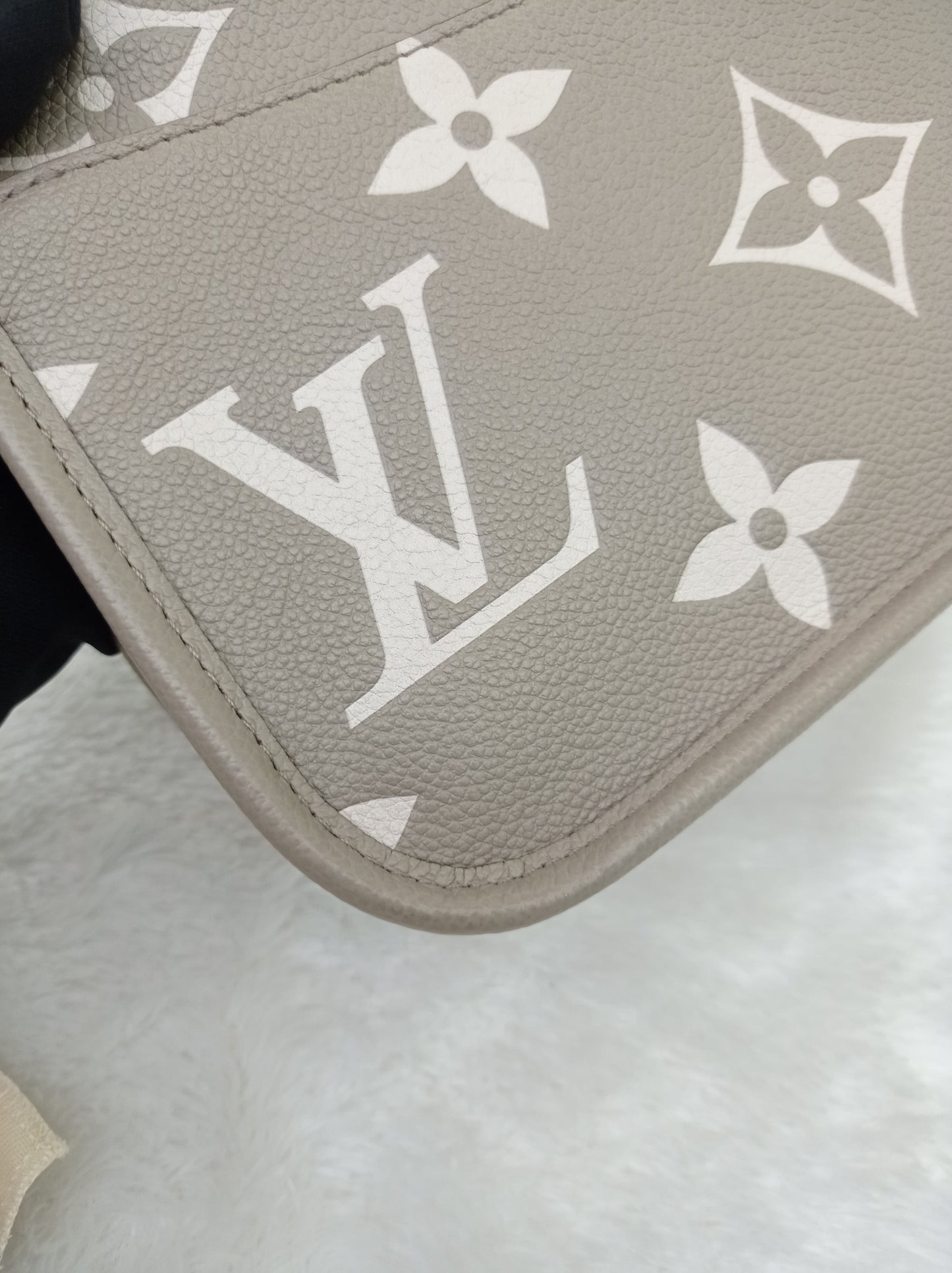 LV Diane PM ST NM Monogram Empreinte Creme Tourterelle (CHIP)