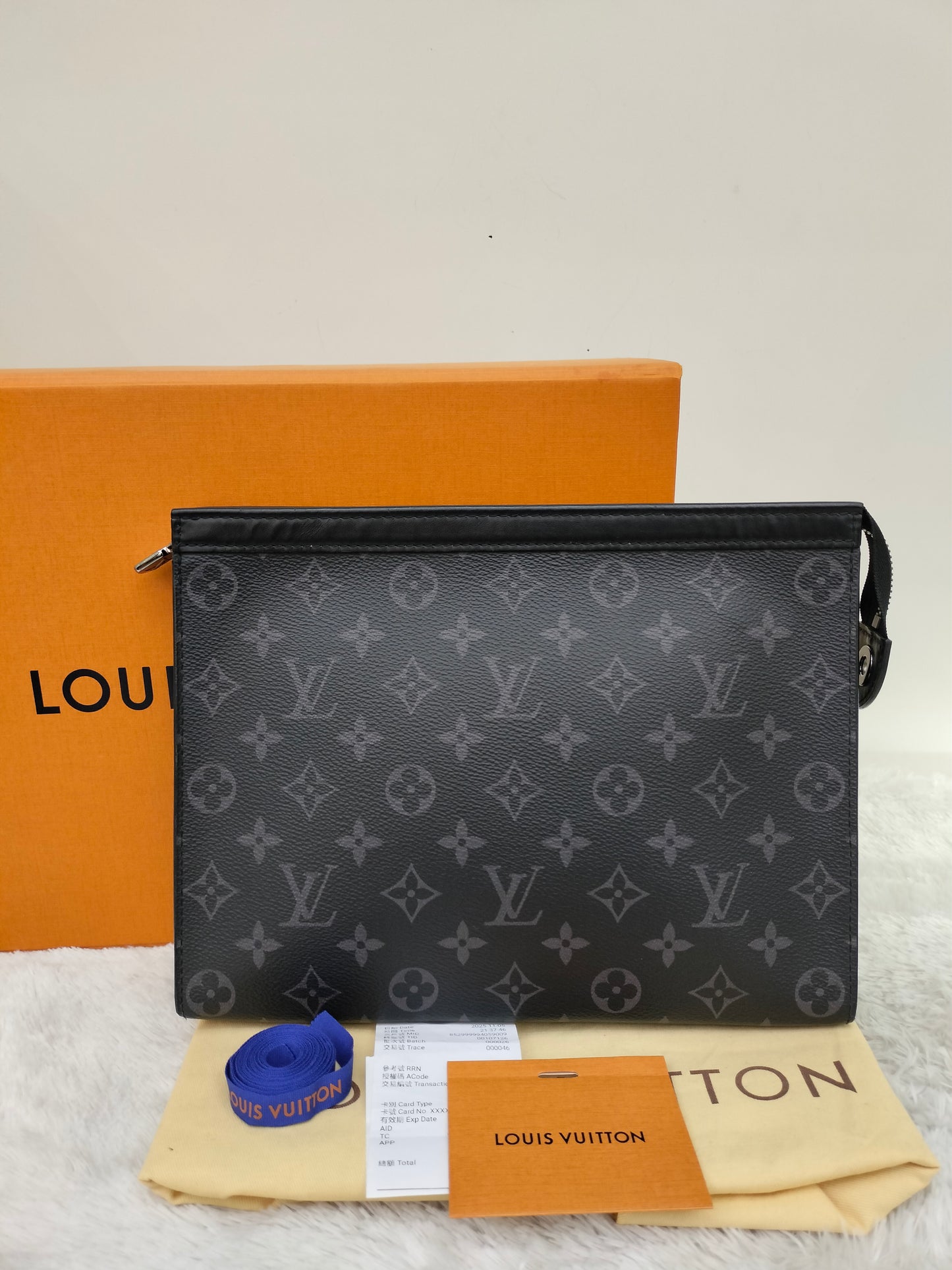 LV Pochette Voyage MM Monogram Eclipse (CHIP)