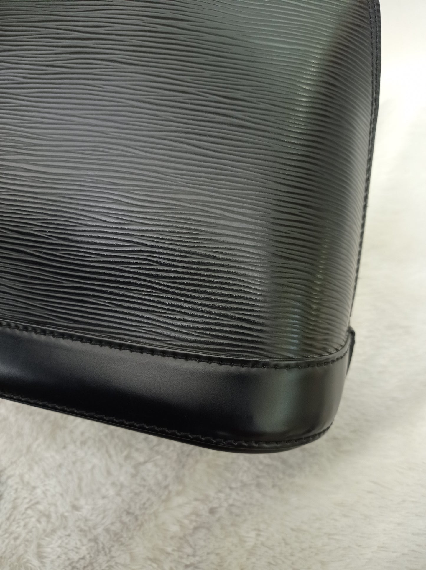 LV Alma PM Epi Black