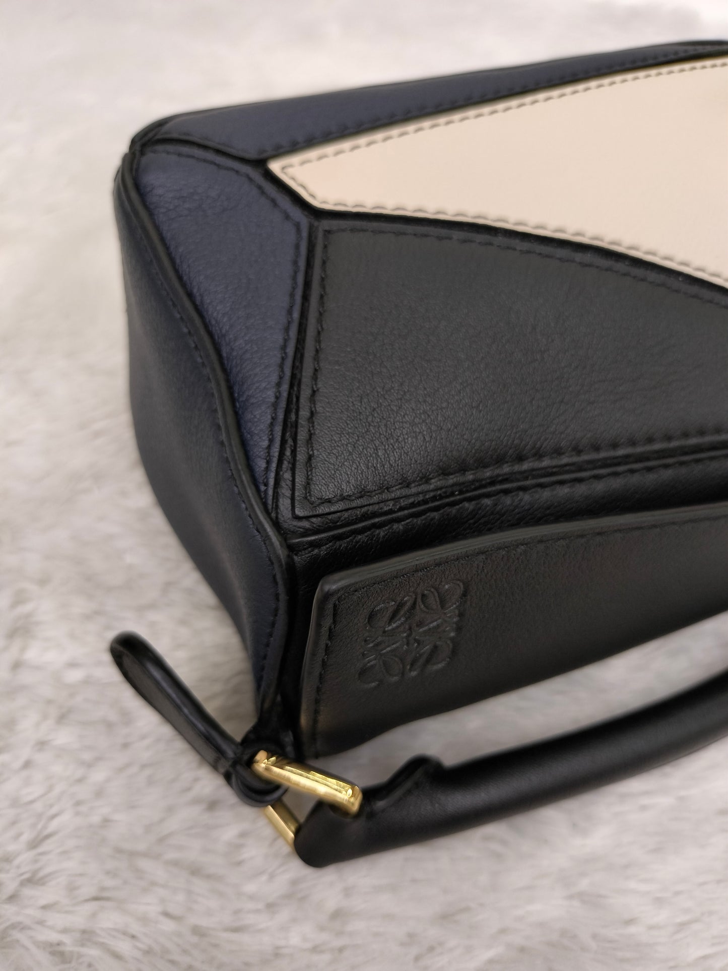 Loewe Puzzle Mini Black Angora GHW 2021