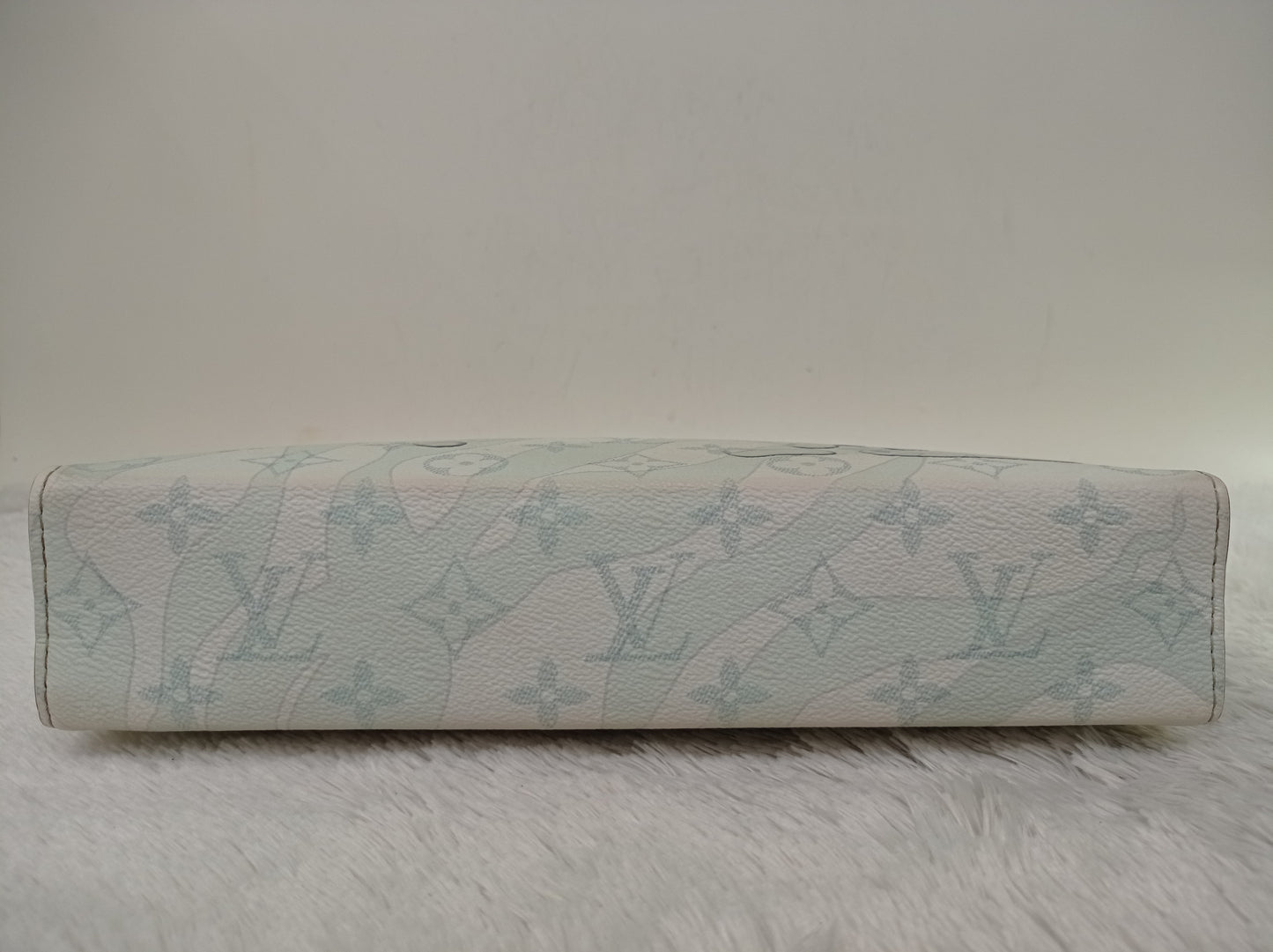 LV Pochette Voyage MM Crystal Blue (CHIP)
