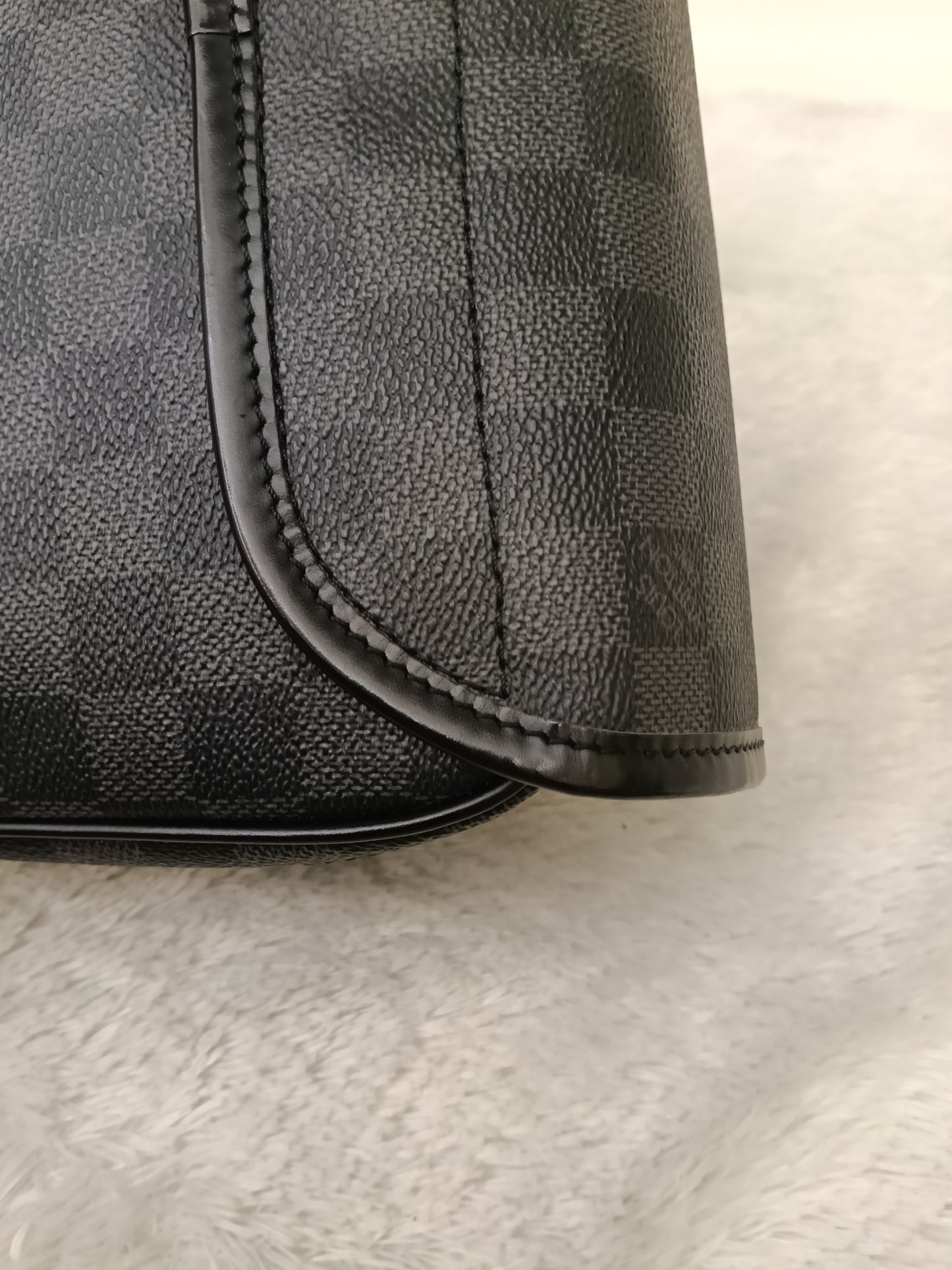 LV Hanging Toiletry Kit Graphite 2013