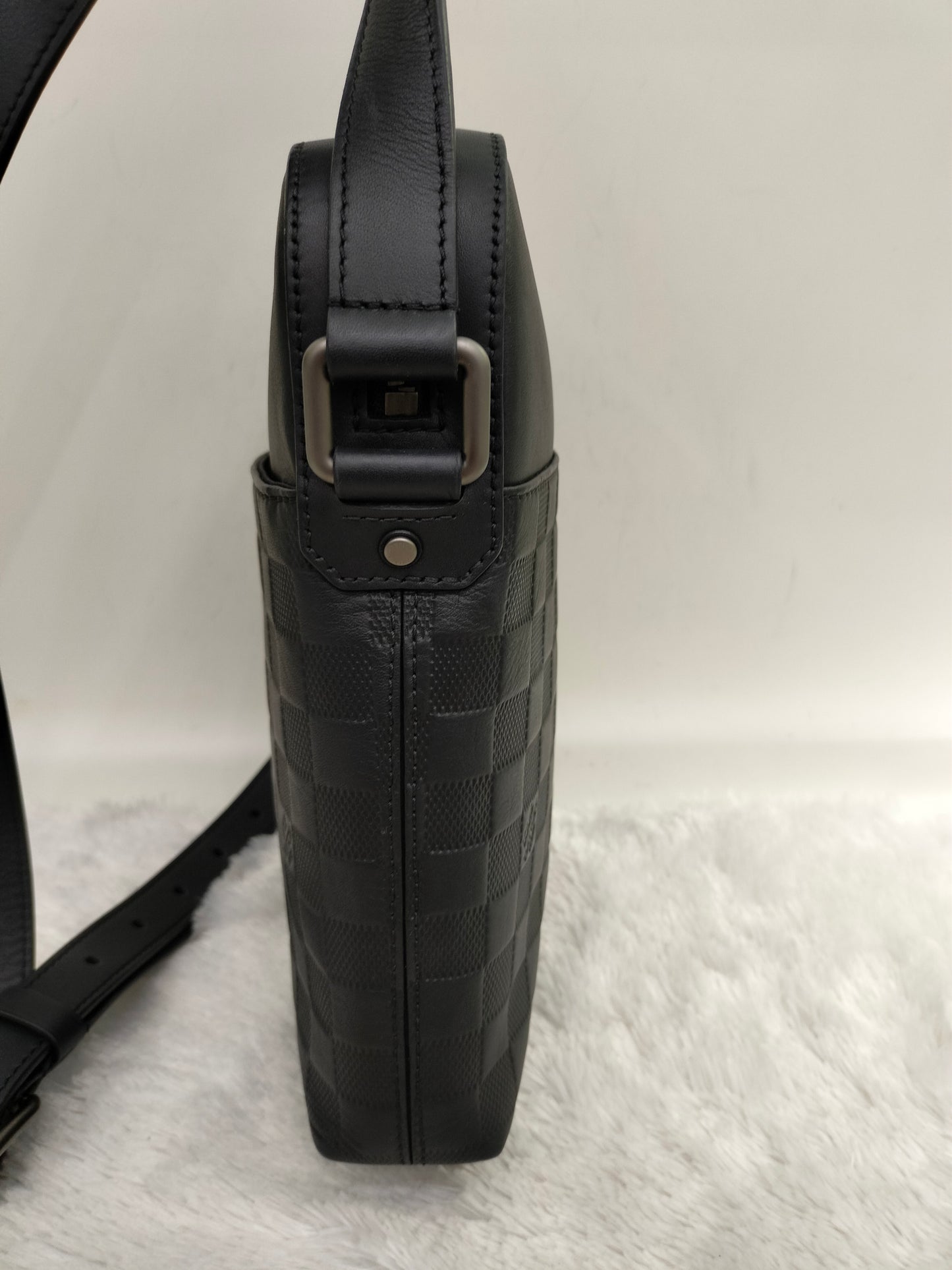 LV District Onyx Damier Infini Black 2017