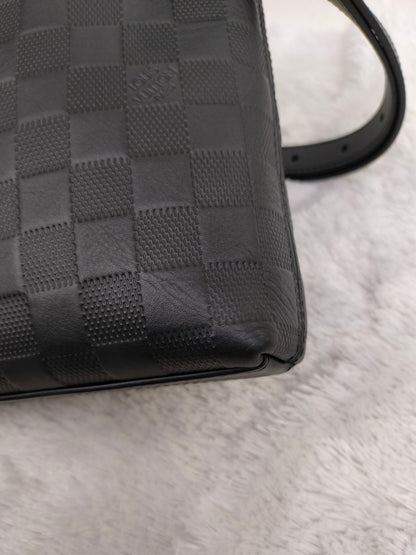 LV District Onyx Damier Infini Black 2017