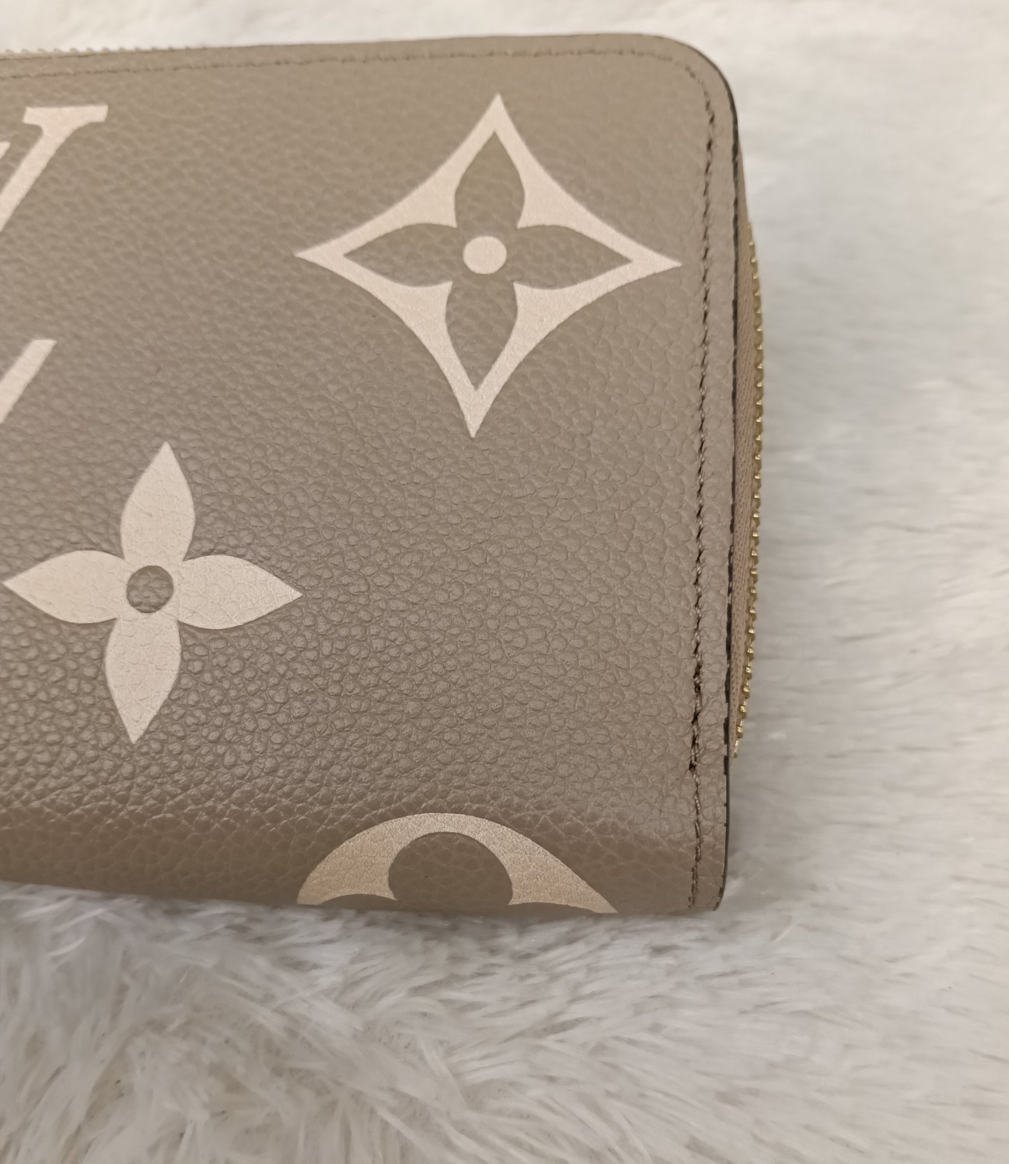 LV Zippy Wallet Monogram Empreinte Tourterelle Creme (CHIP)