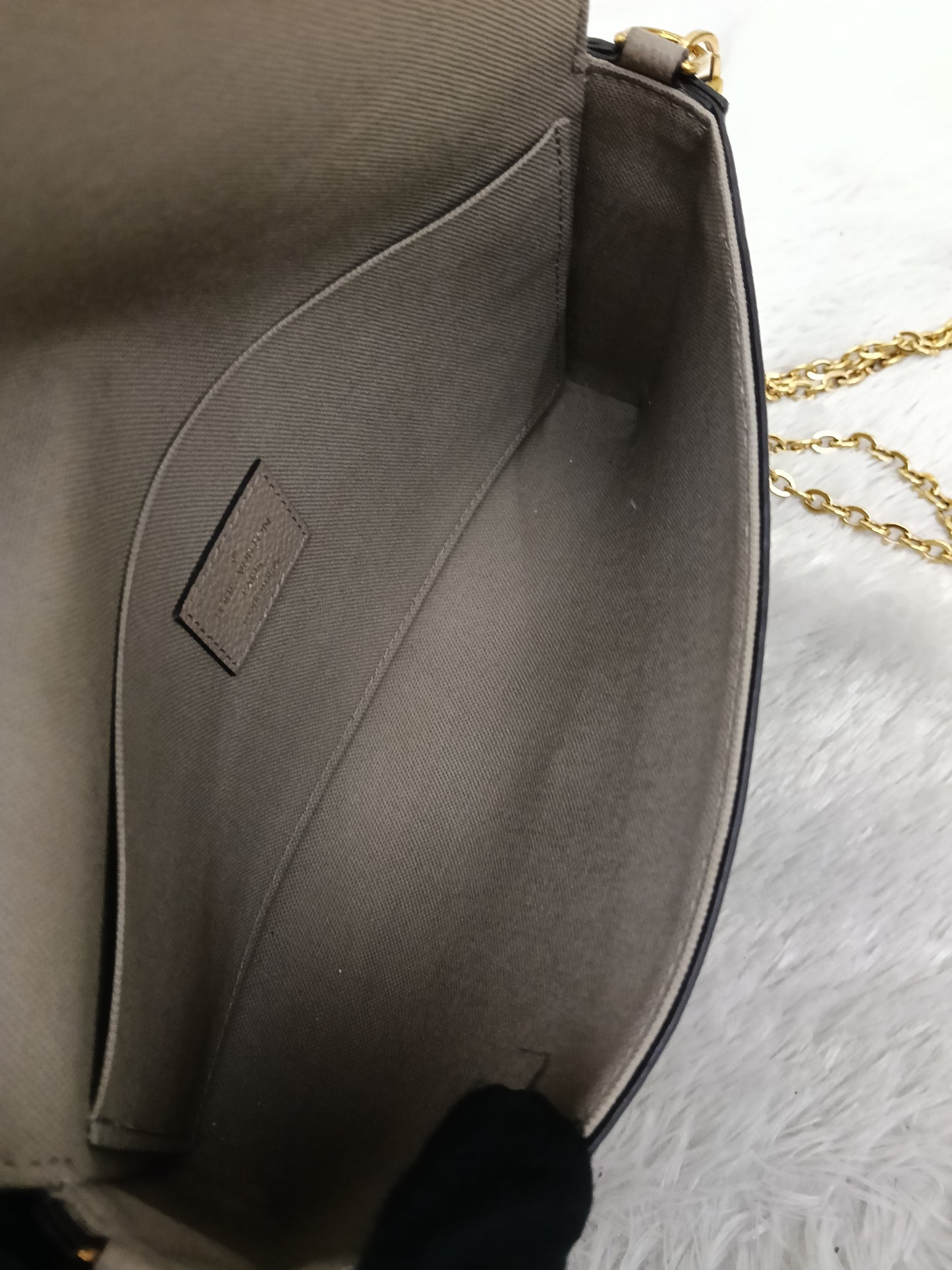 LV Pochette Felicie GM Monogram Empreinte Tourterelle Creme (CHIP)