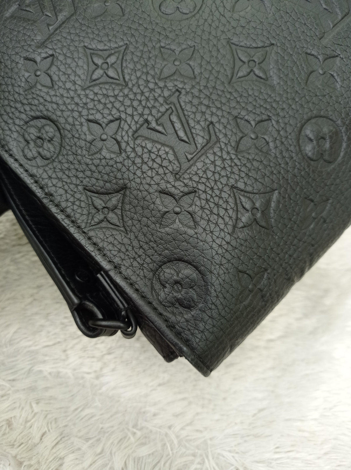 LV S Lock A4 Pouch Monogram Empreinte Black (CHIP)