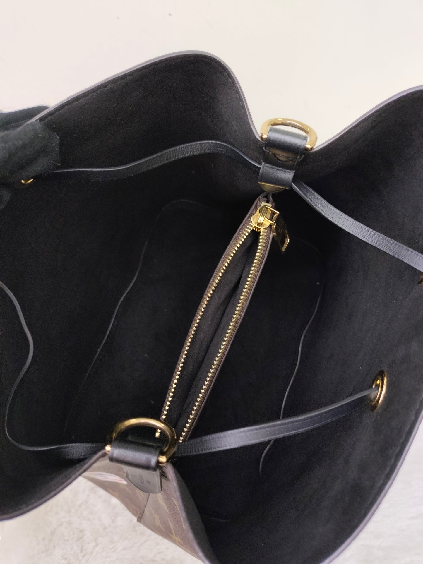 LV Neo Noe Monogram World Tour