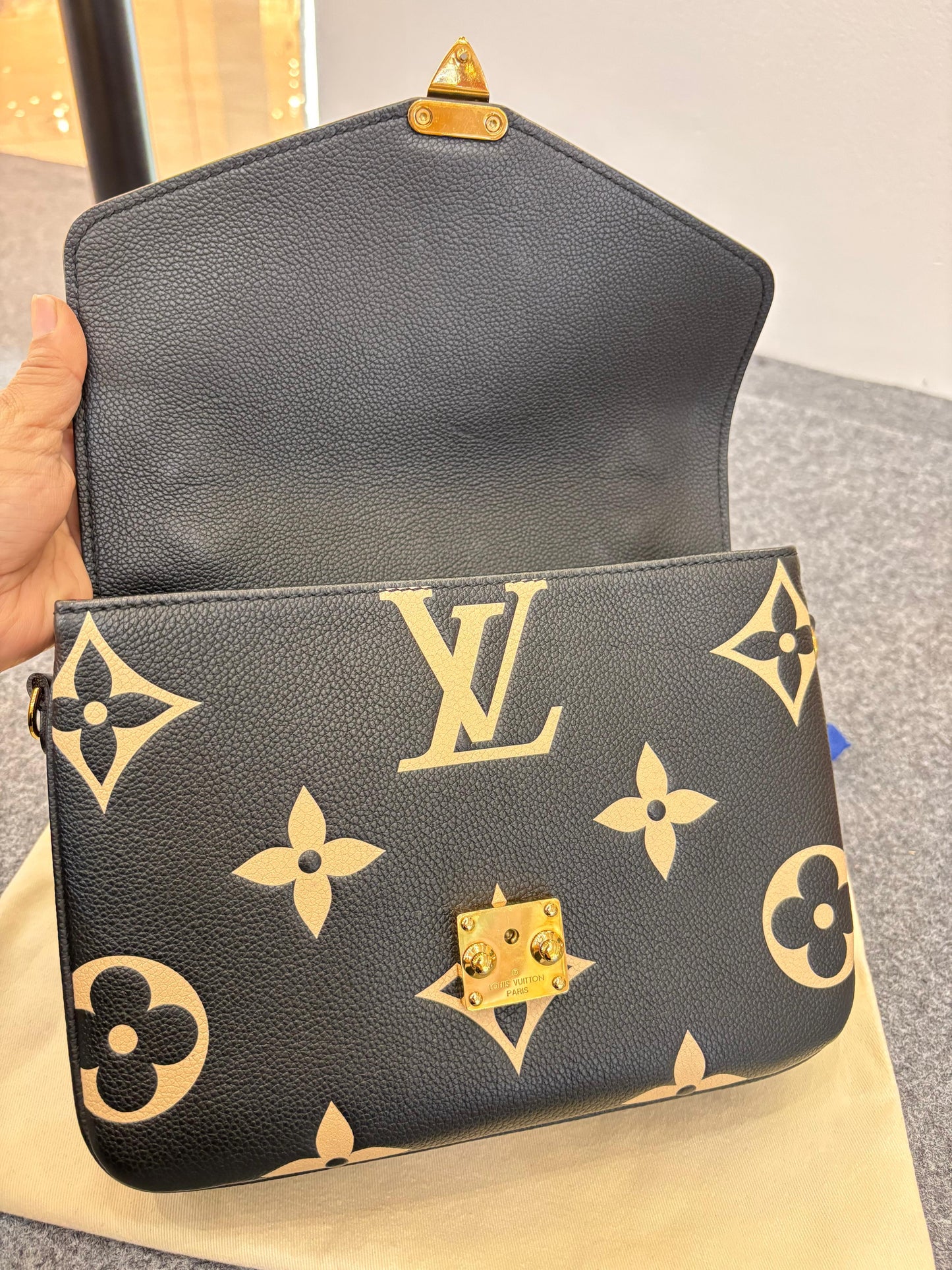 LV Metis Empreinte Bicolor Noir Creme (CHIP)