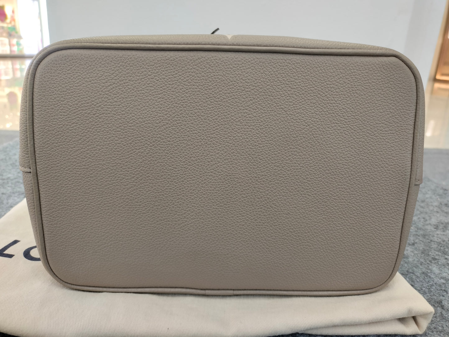 LV Neo Noe MM Tourterelle Creme (CHIP)