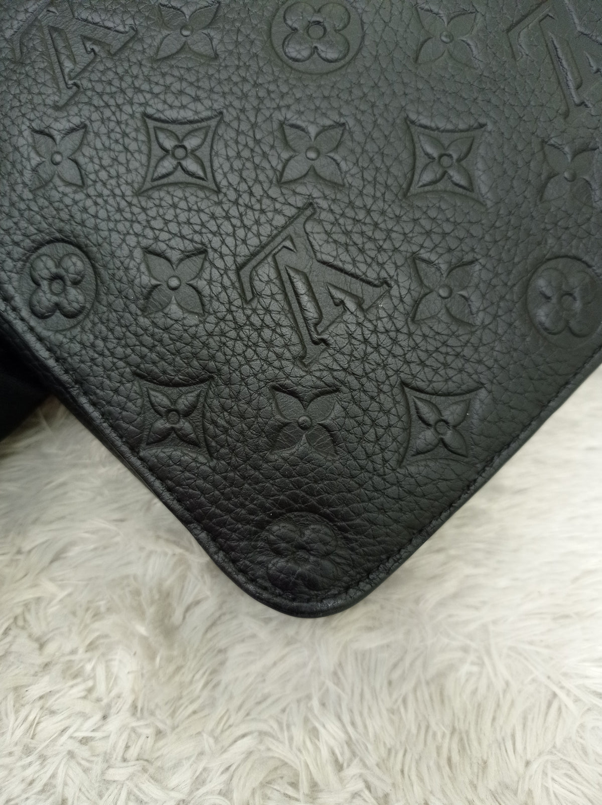 LV S Lock A4 Pouch Monogram Empreinte Black (CHIP)