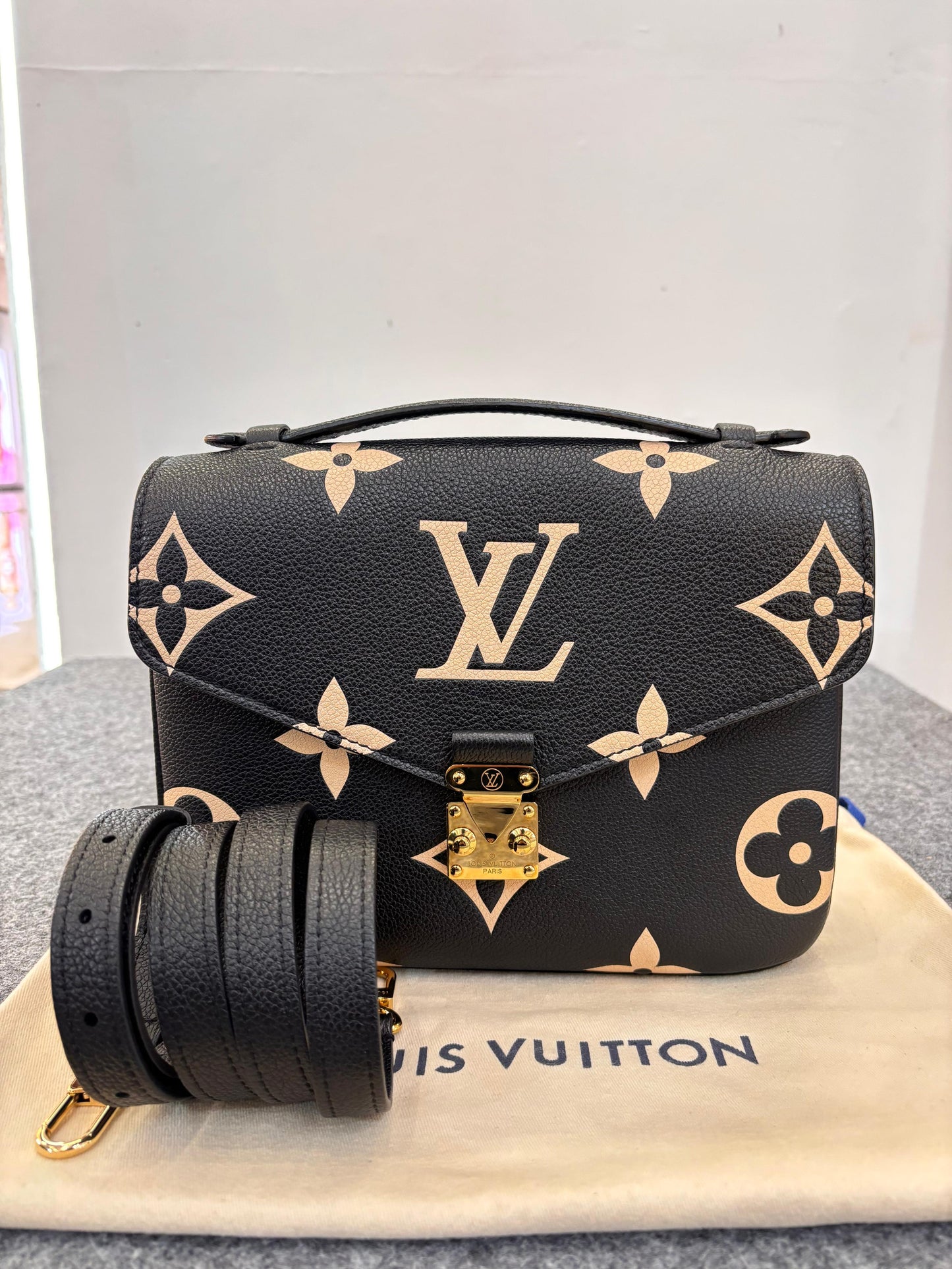 LV Metis Empreinte Bicolor Noir Creme (CHIP)