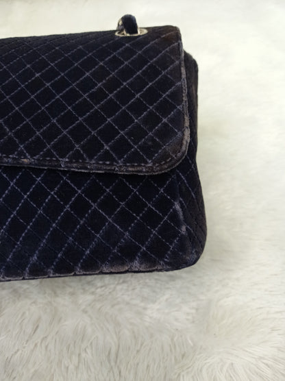 Chanel Medium Velvet Navy Blue Vintage SHW SF (broken holo)